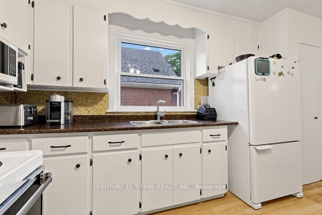 357 East 17th Street Property Photo 12