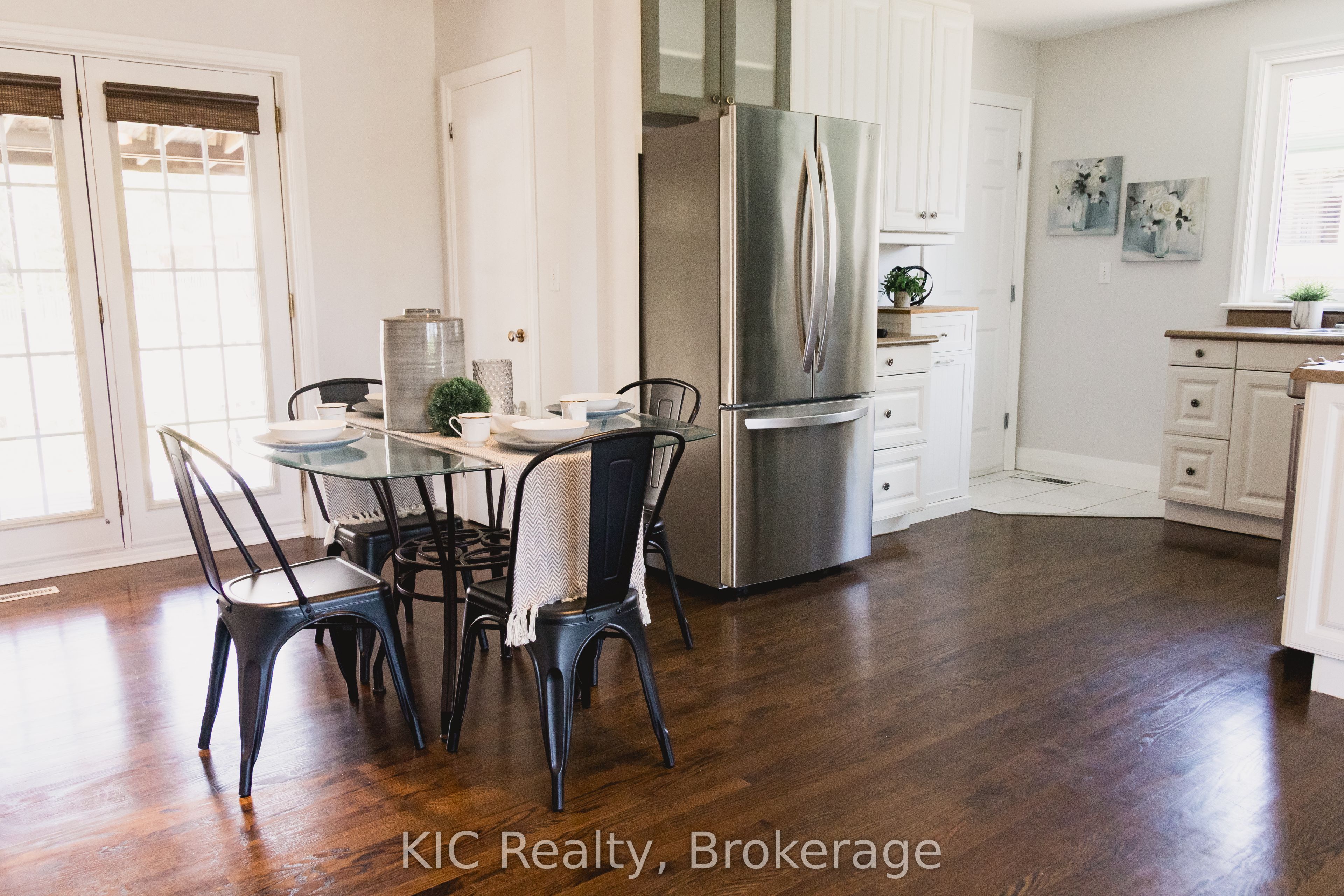 572 Shirley Street Property Photo 7