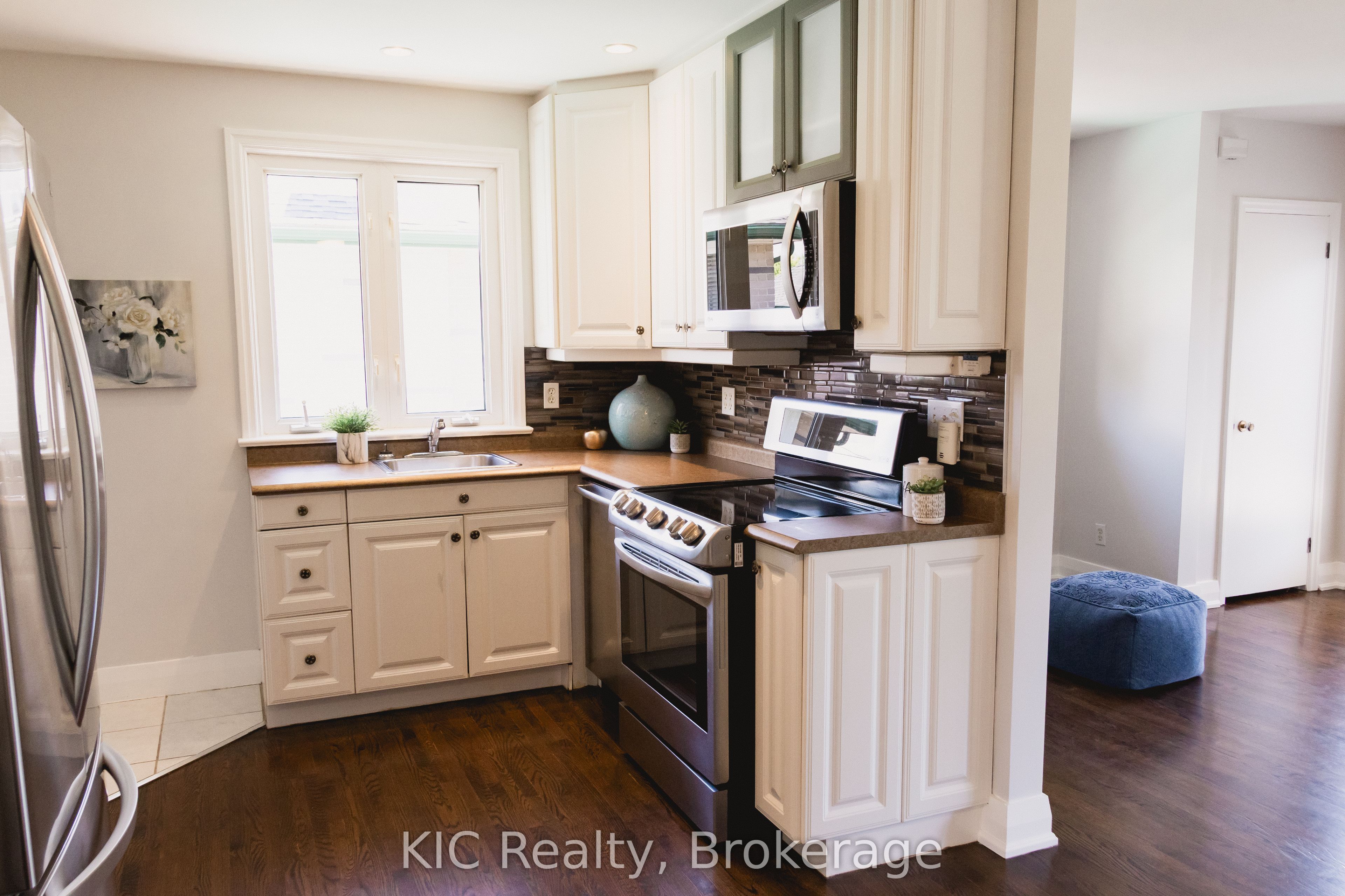 572 Shirley Street Property Photo 11