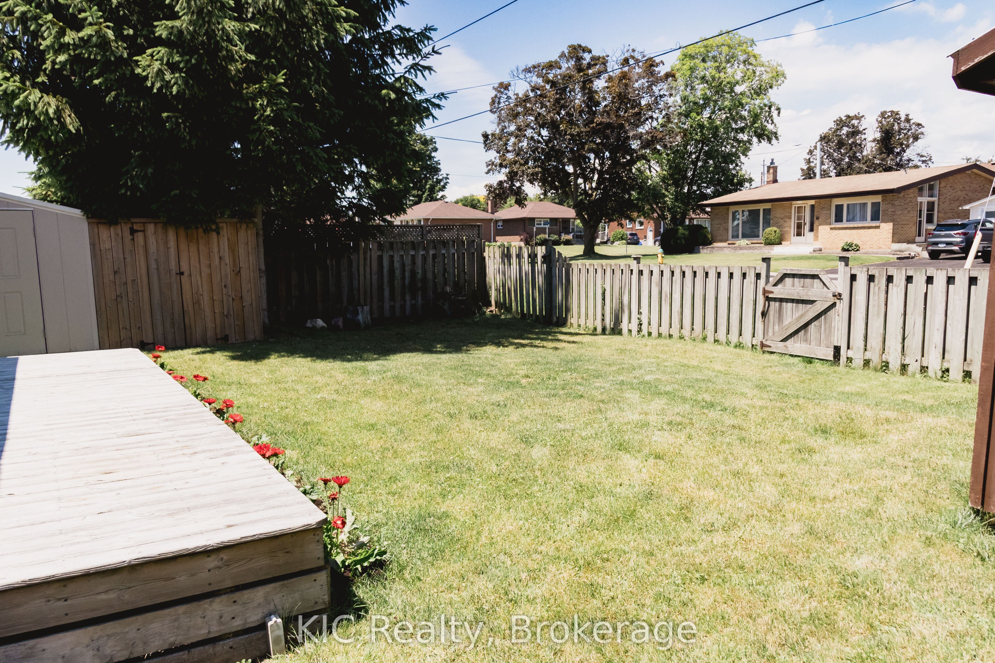 572 Shirley Street Property Photo 20