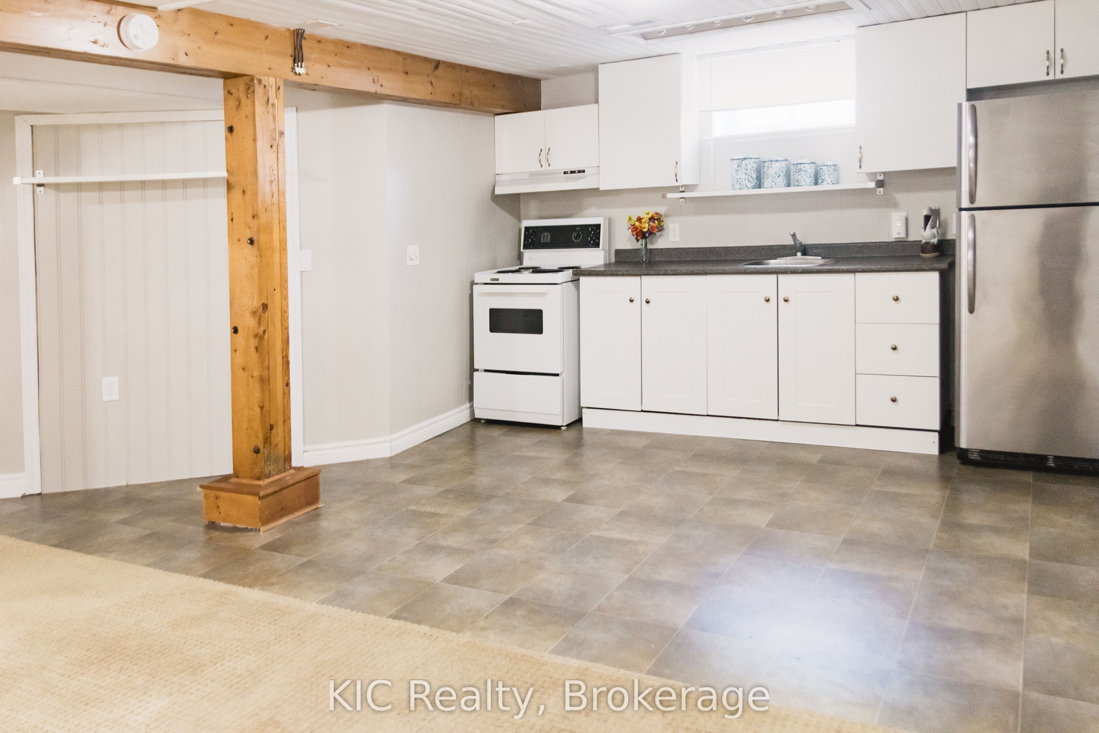 572 Shirley Street Property Photo 22