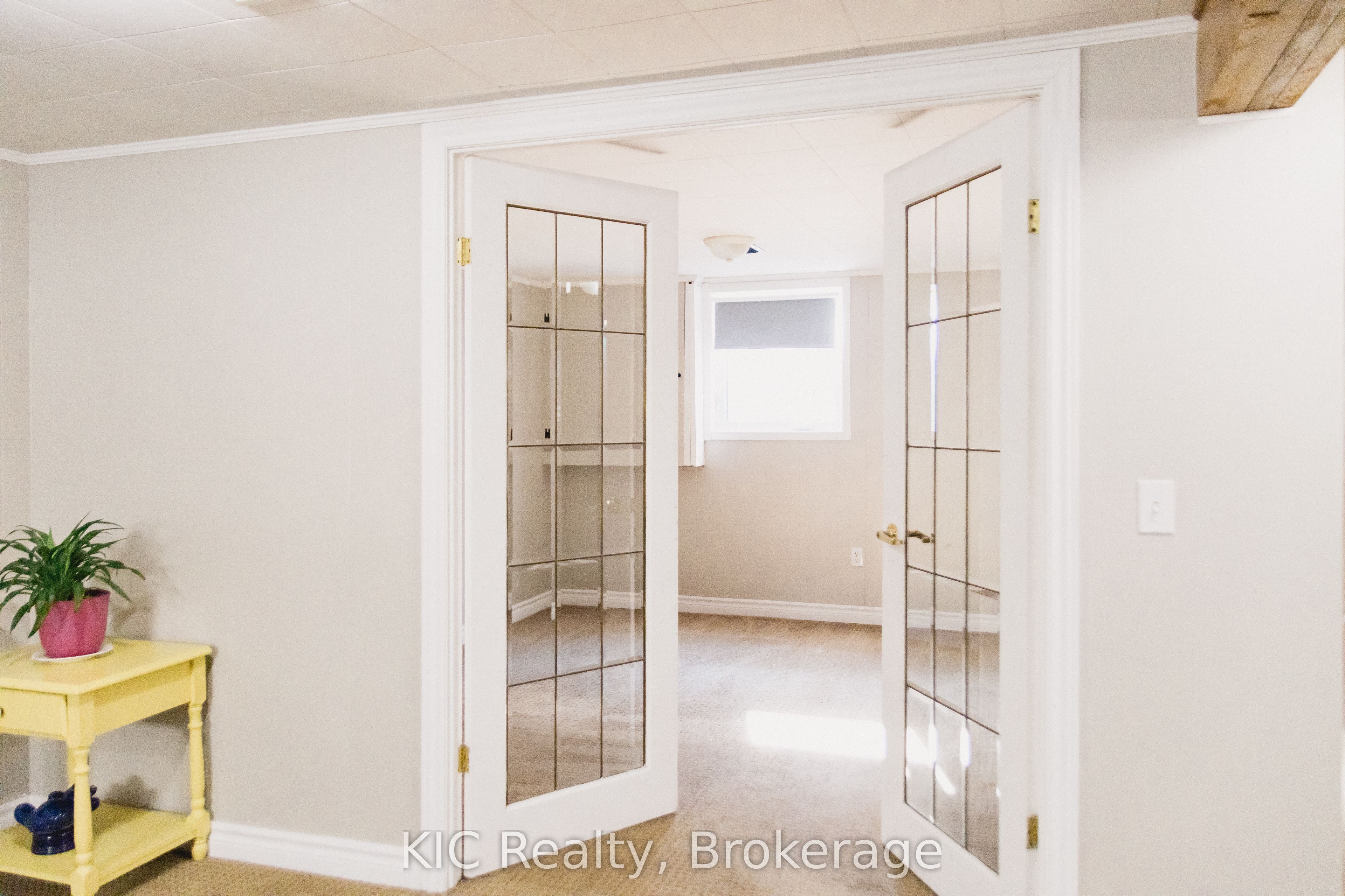 572 Shirley Street Property Photo 23