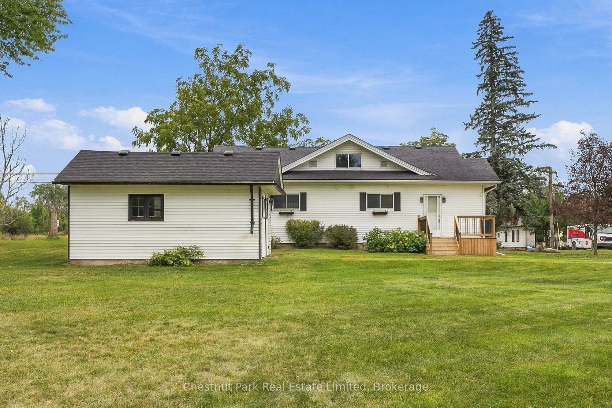 10 Northport Street Property Photo 3
