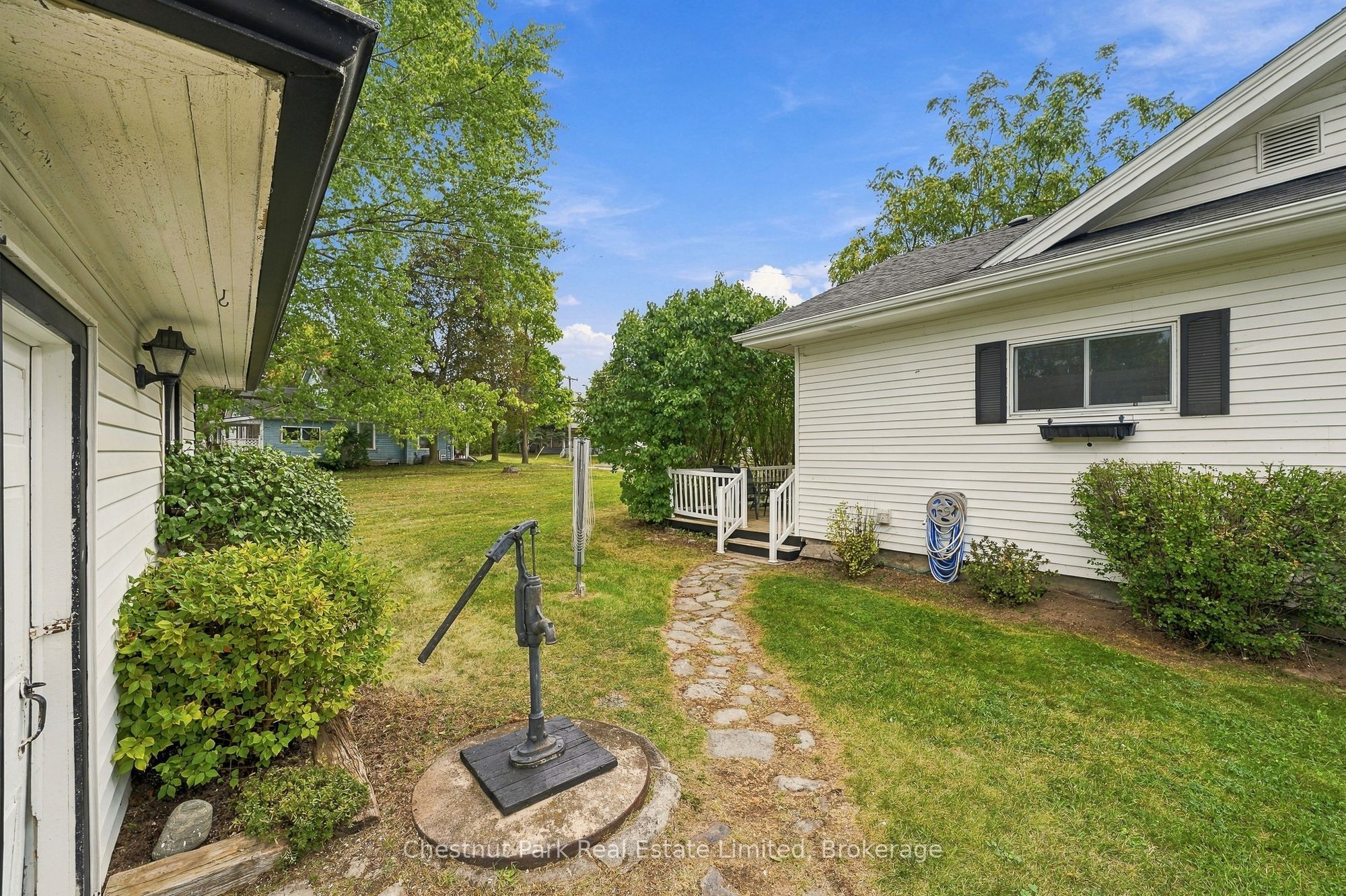 10 Northport Street Property Photo 28