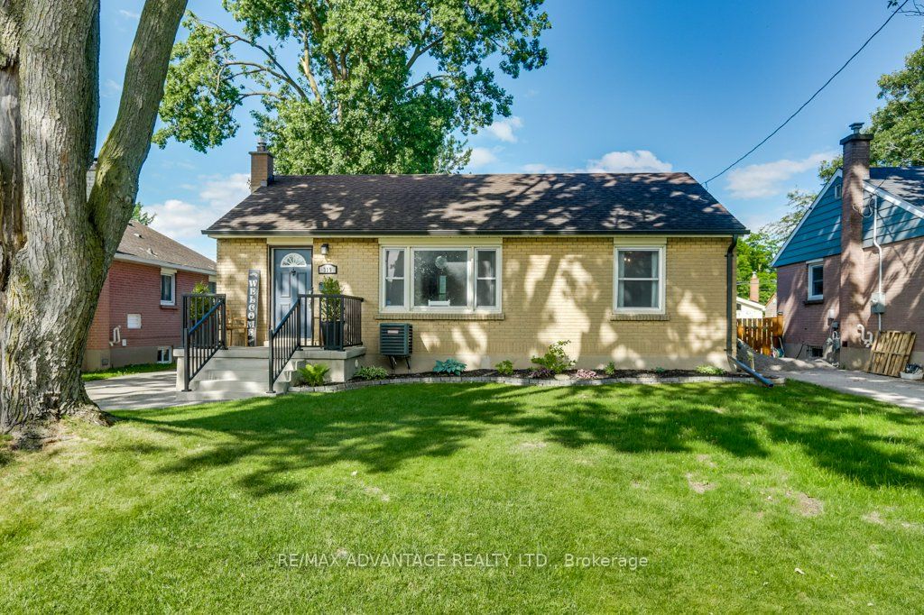 319 Manitoba Street Property Photo 1