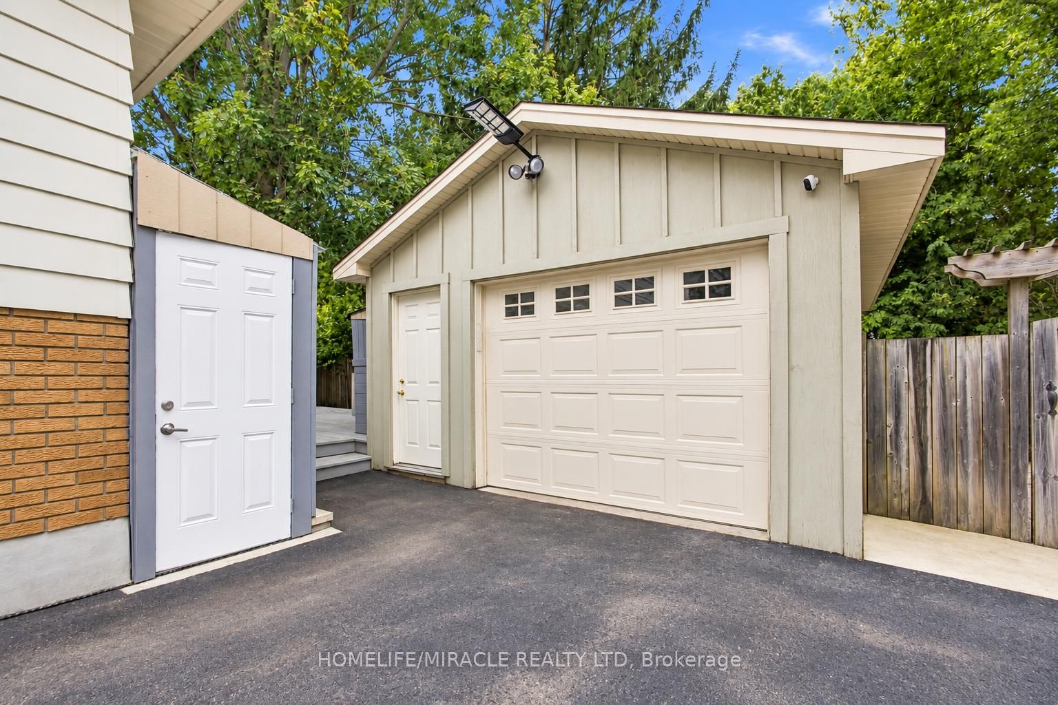 365 Blue Forest Drive Property Photo 28