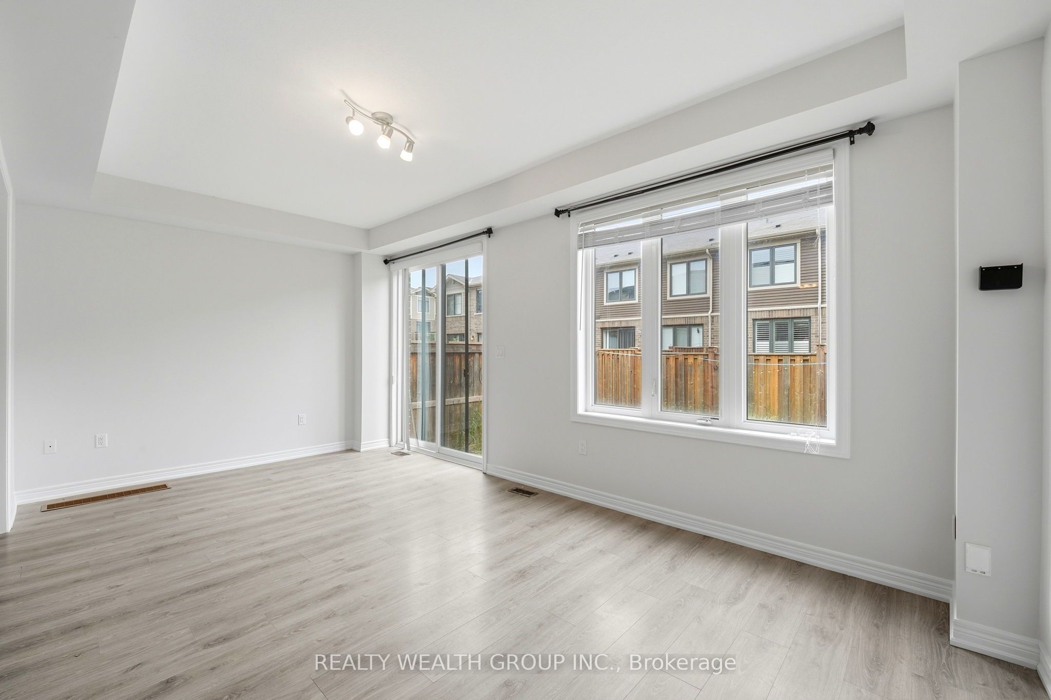 1890 Rymal Road E 177 Property Photo 6