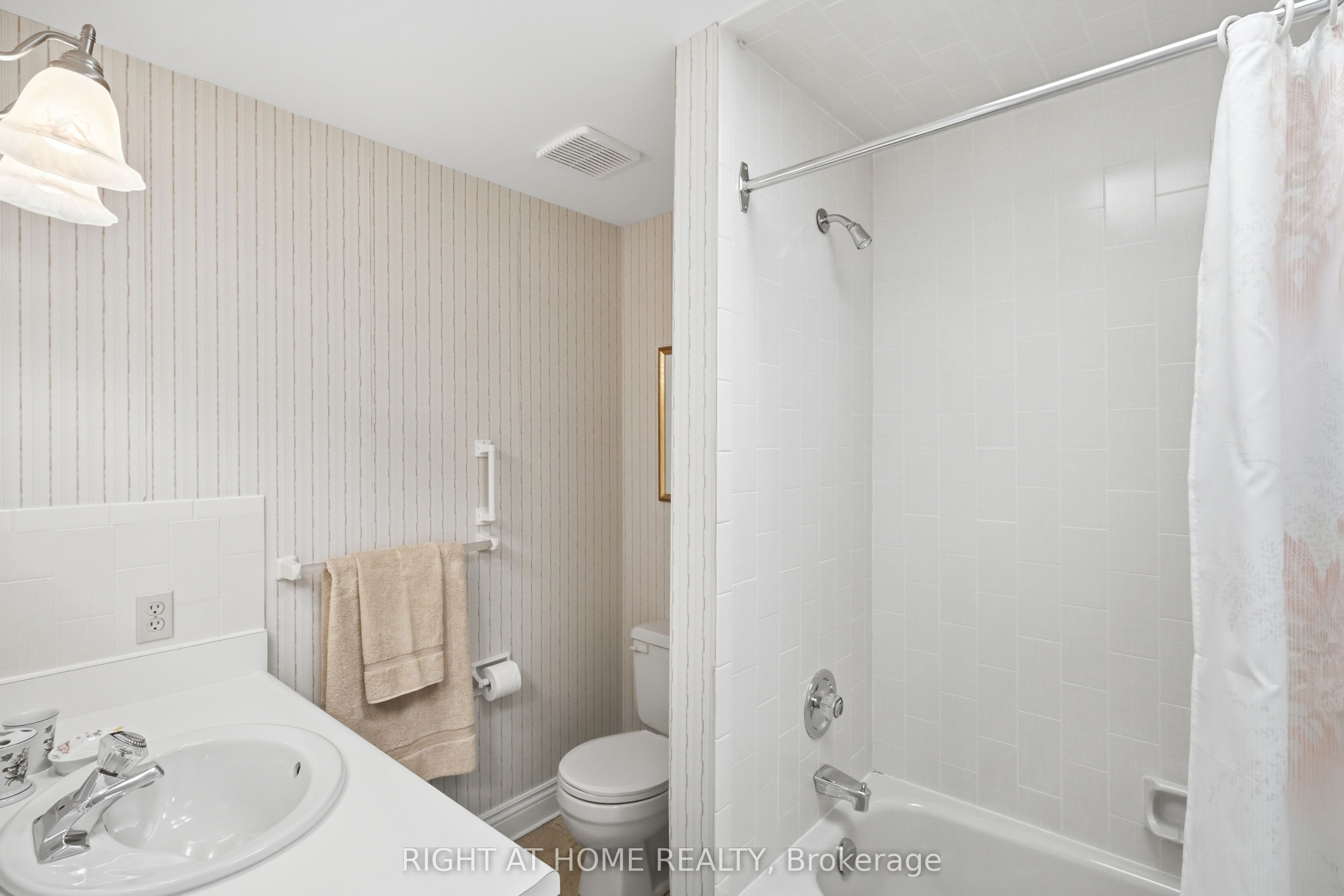15 The Promenade Property Photo 33