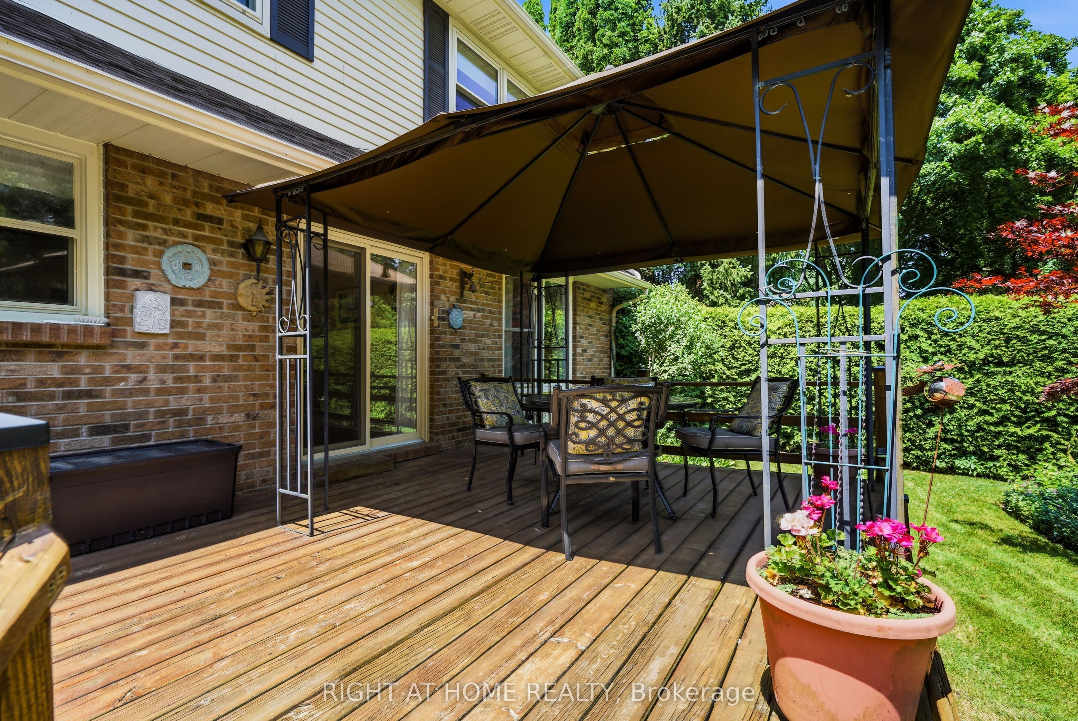 15 The Promenade Property Photo 37
