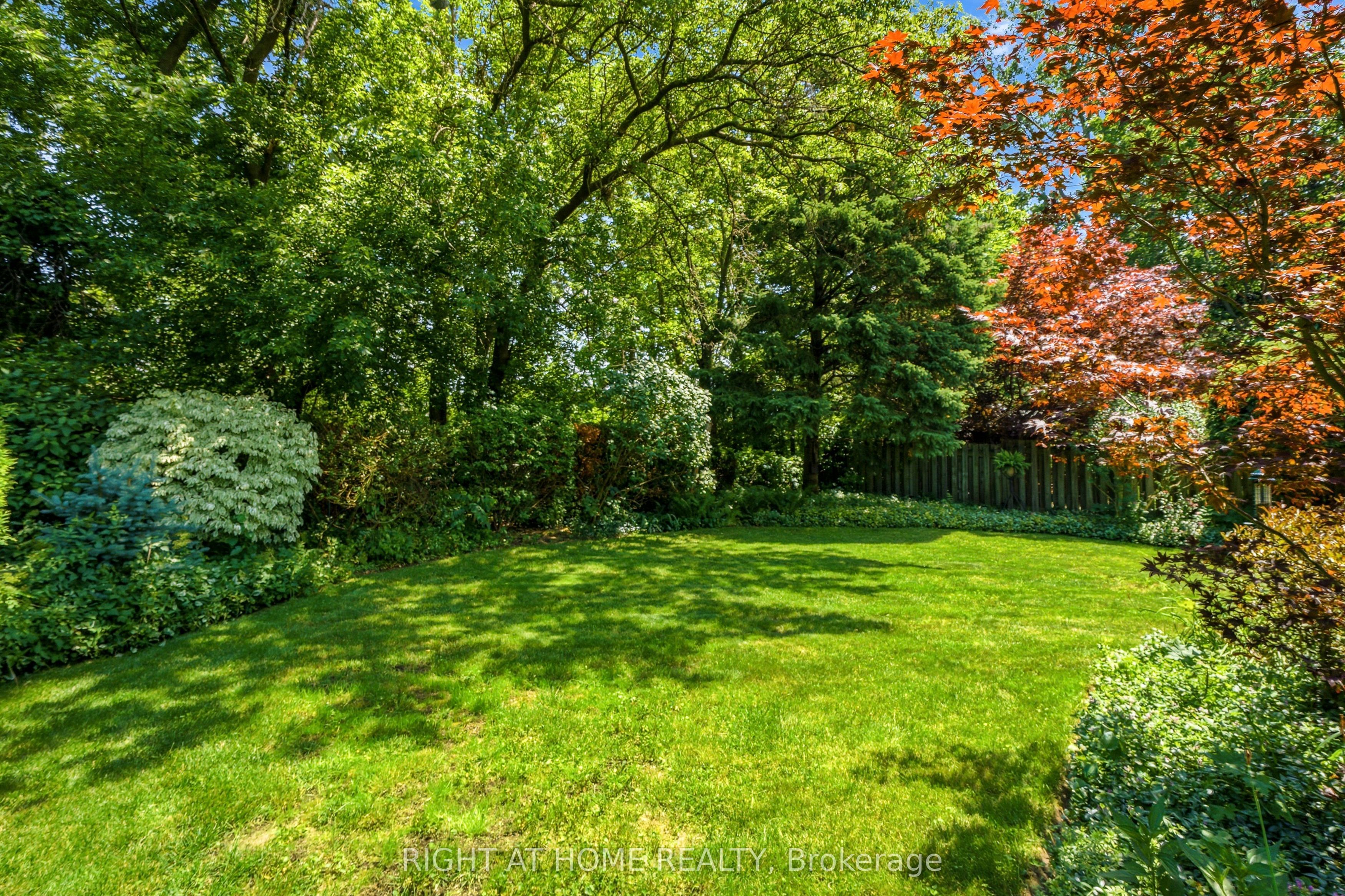 15 The Promenade Property Photo 43