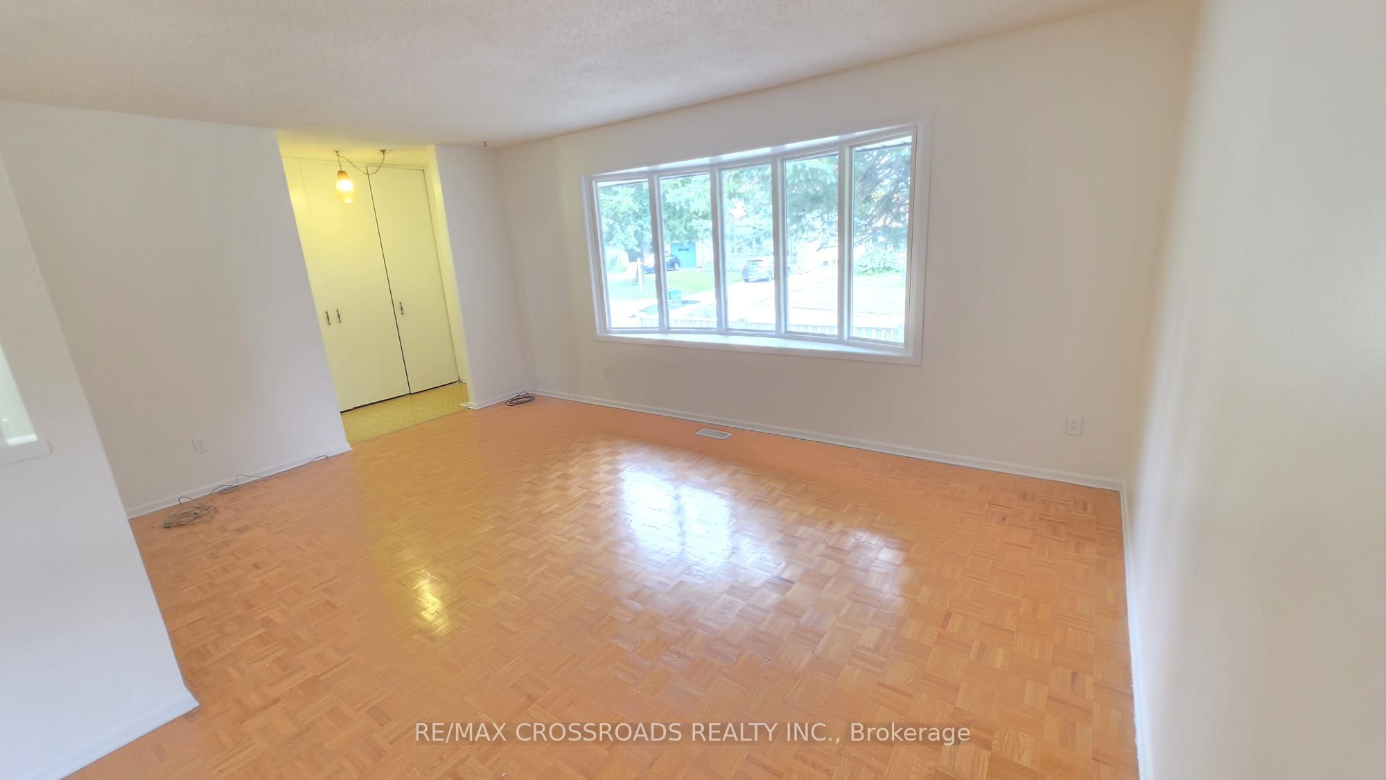 106 Kimberly Crescent Property Photo 2