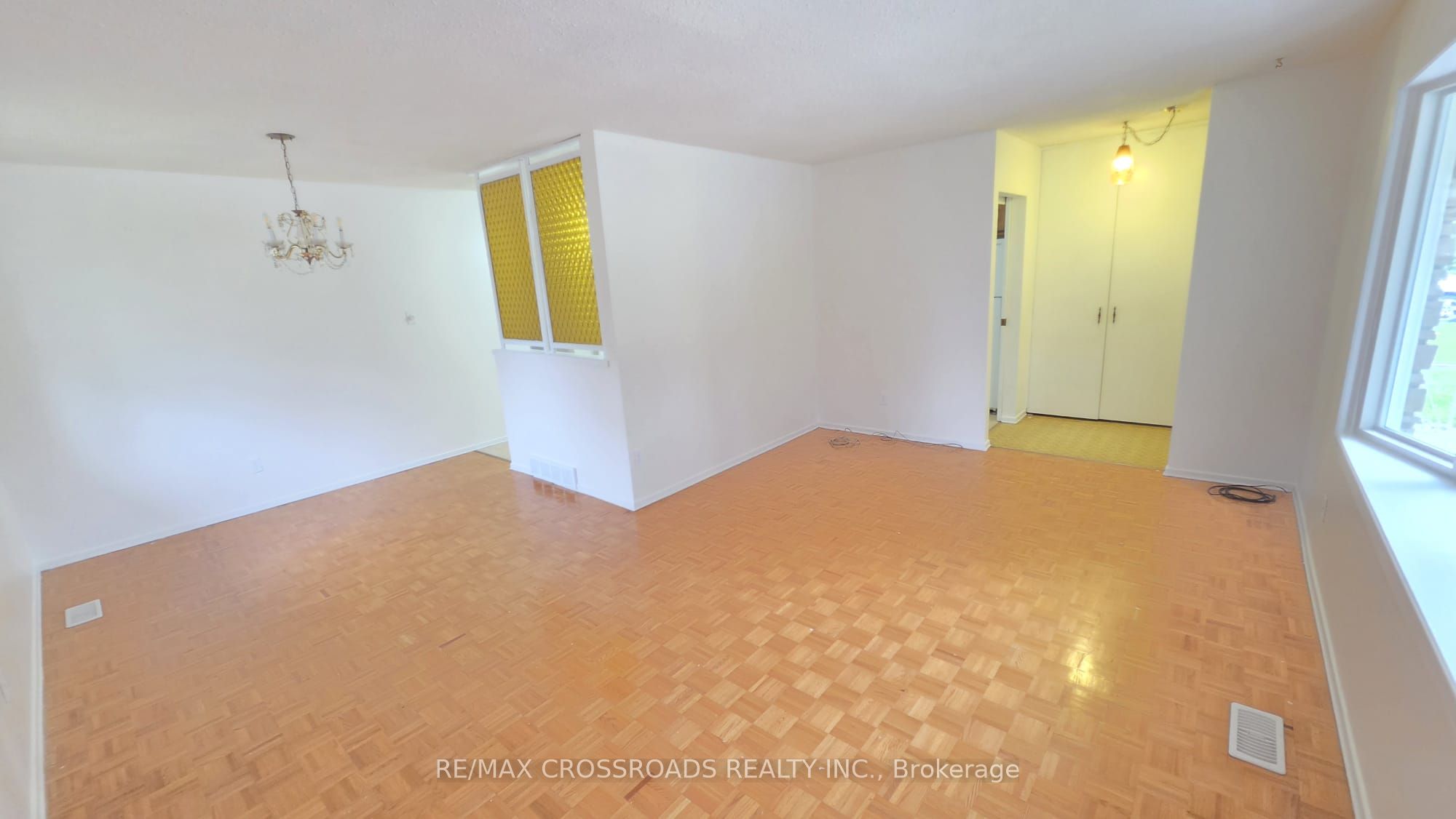 106 Kimberly Crescent Property Photo 4
