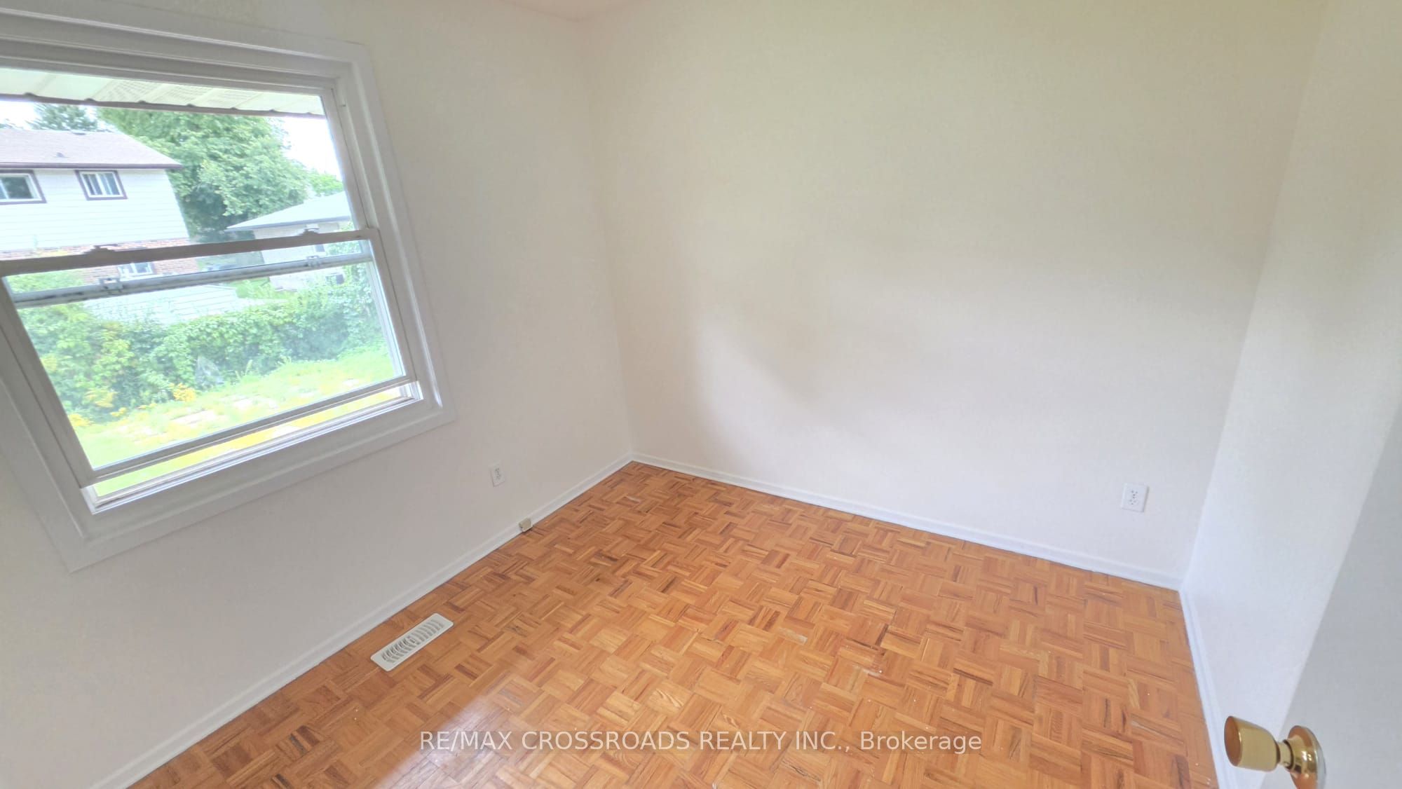 106 Kimberly Crescent Property Photo 8