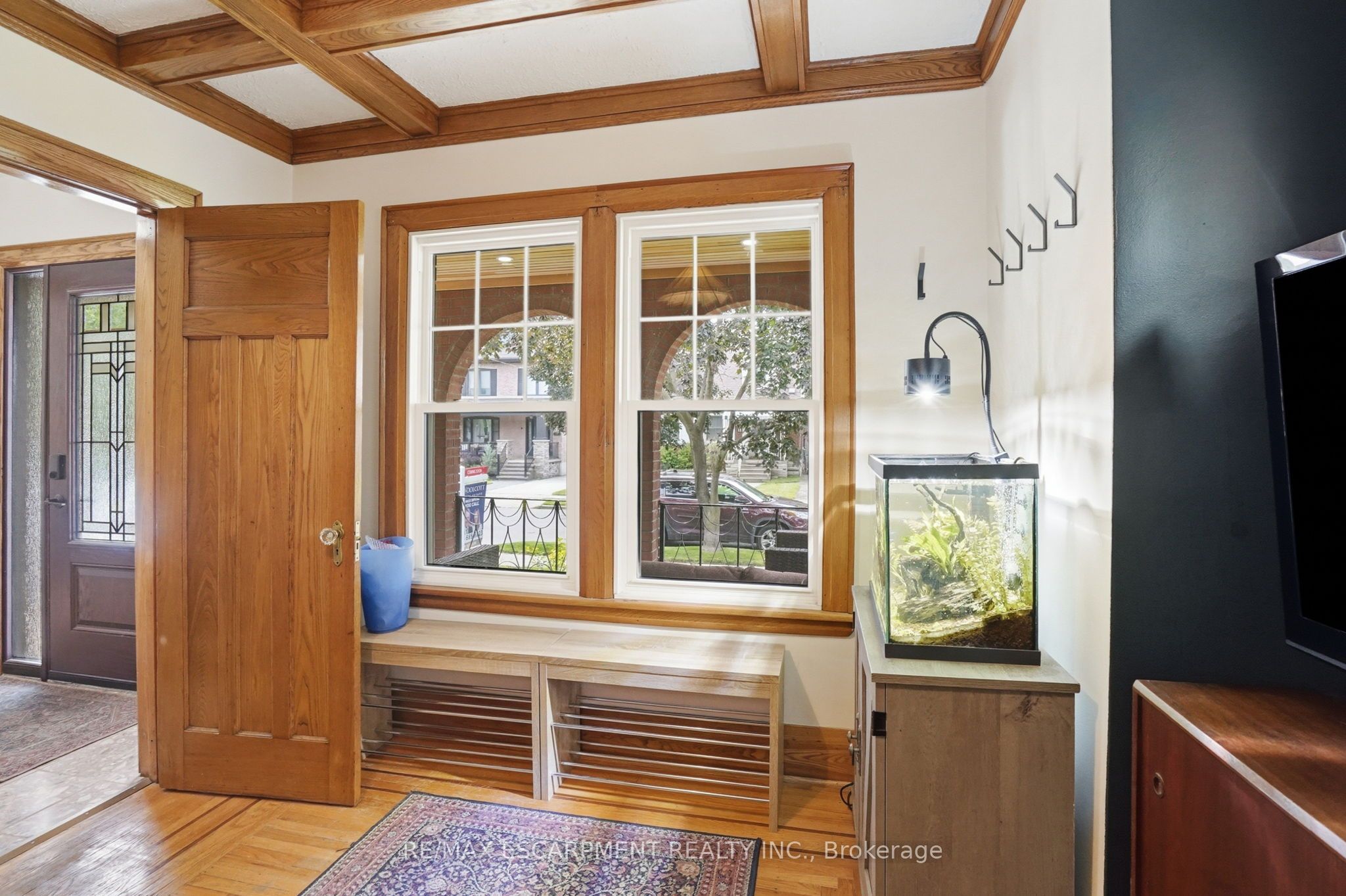 17 Tuxedo Avenue S Property Photo 6