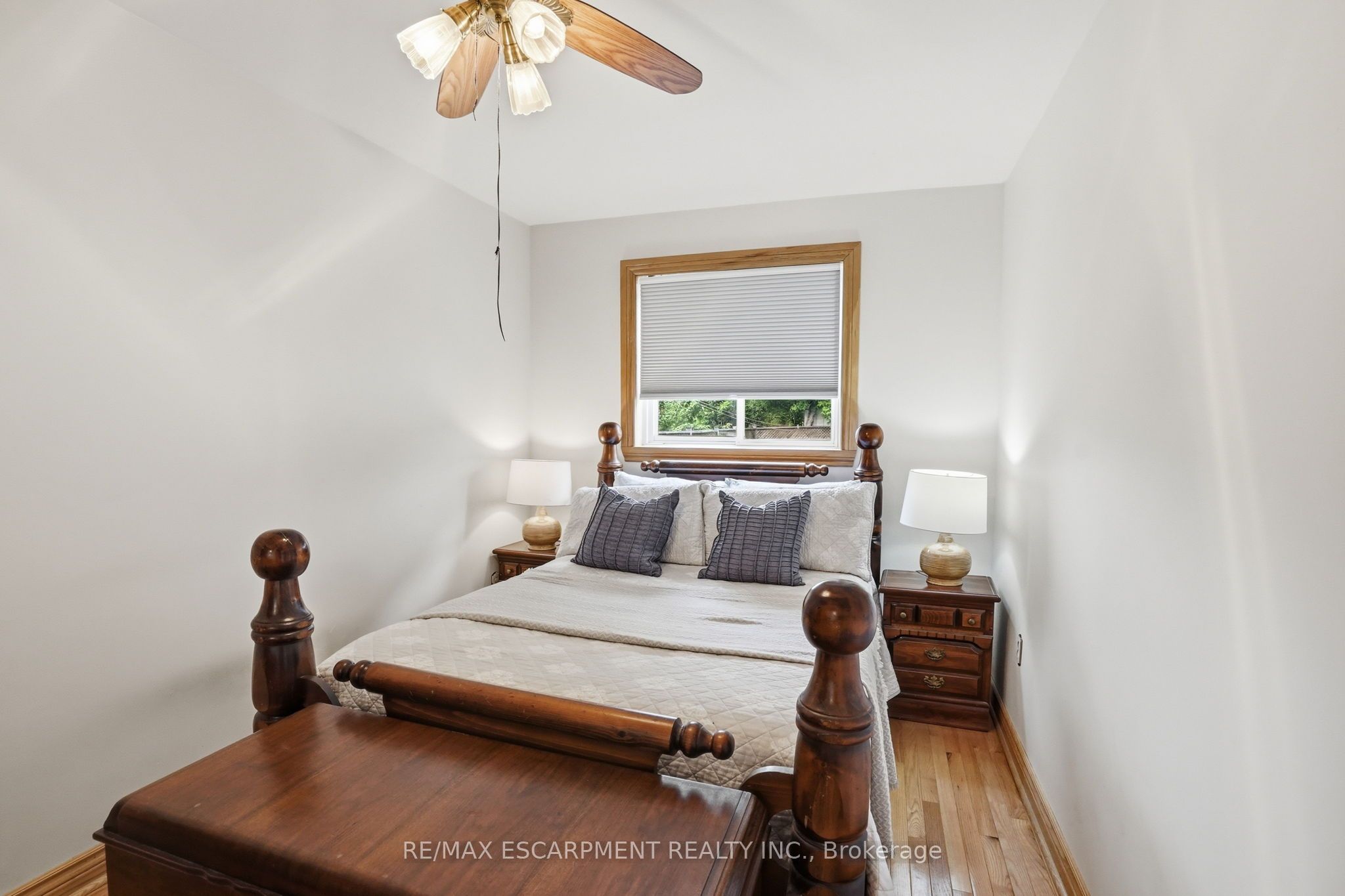 17 Tuxedo Avenue S Property Photo 20