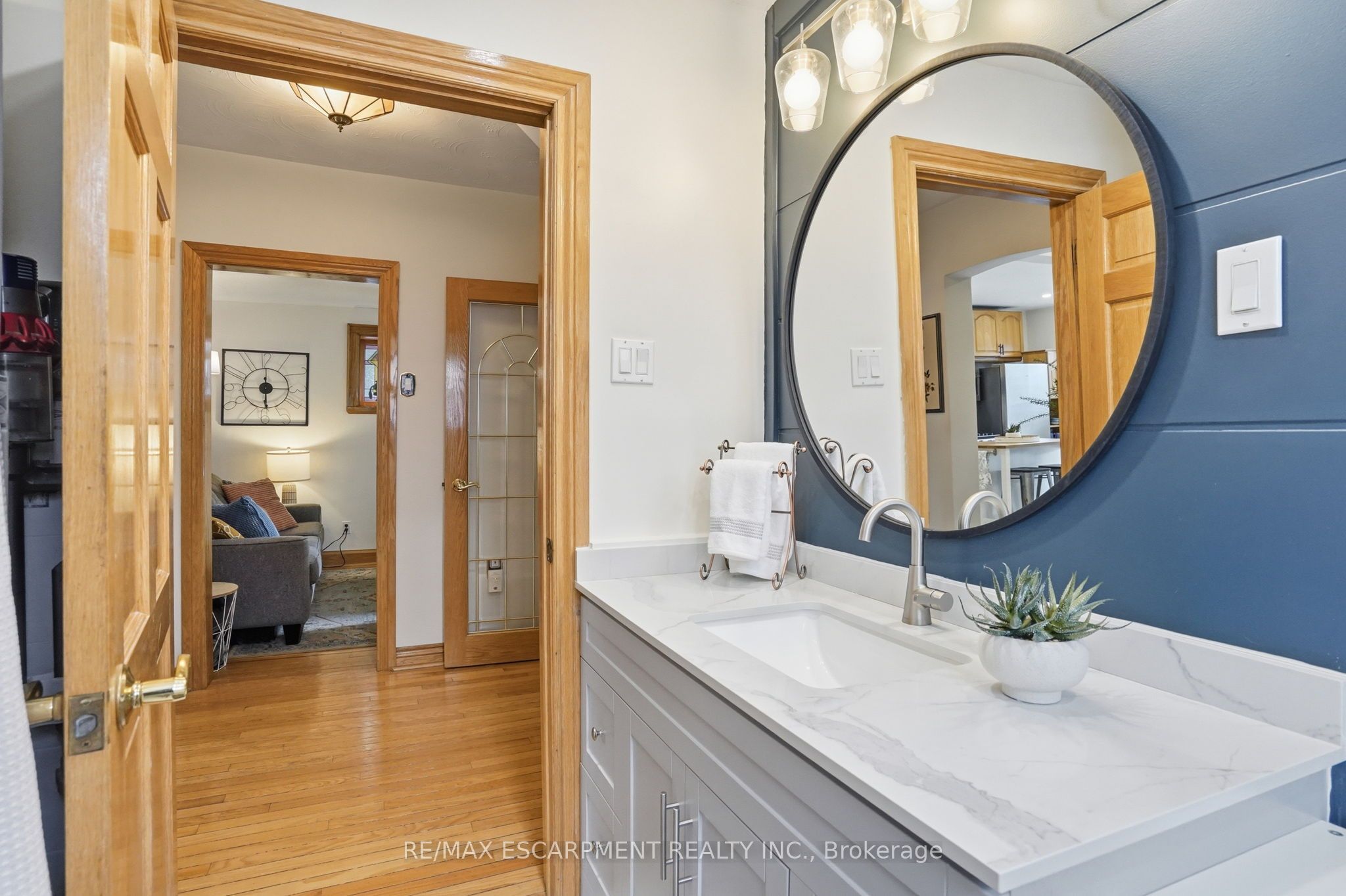 17 Tuxedo Avenue S Property Photo 24