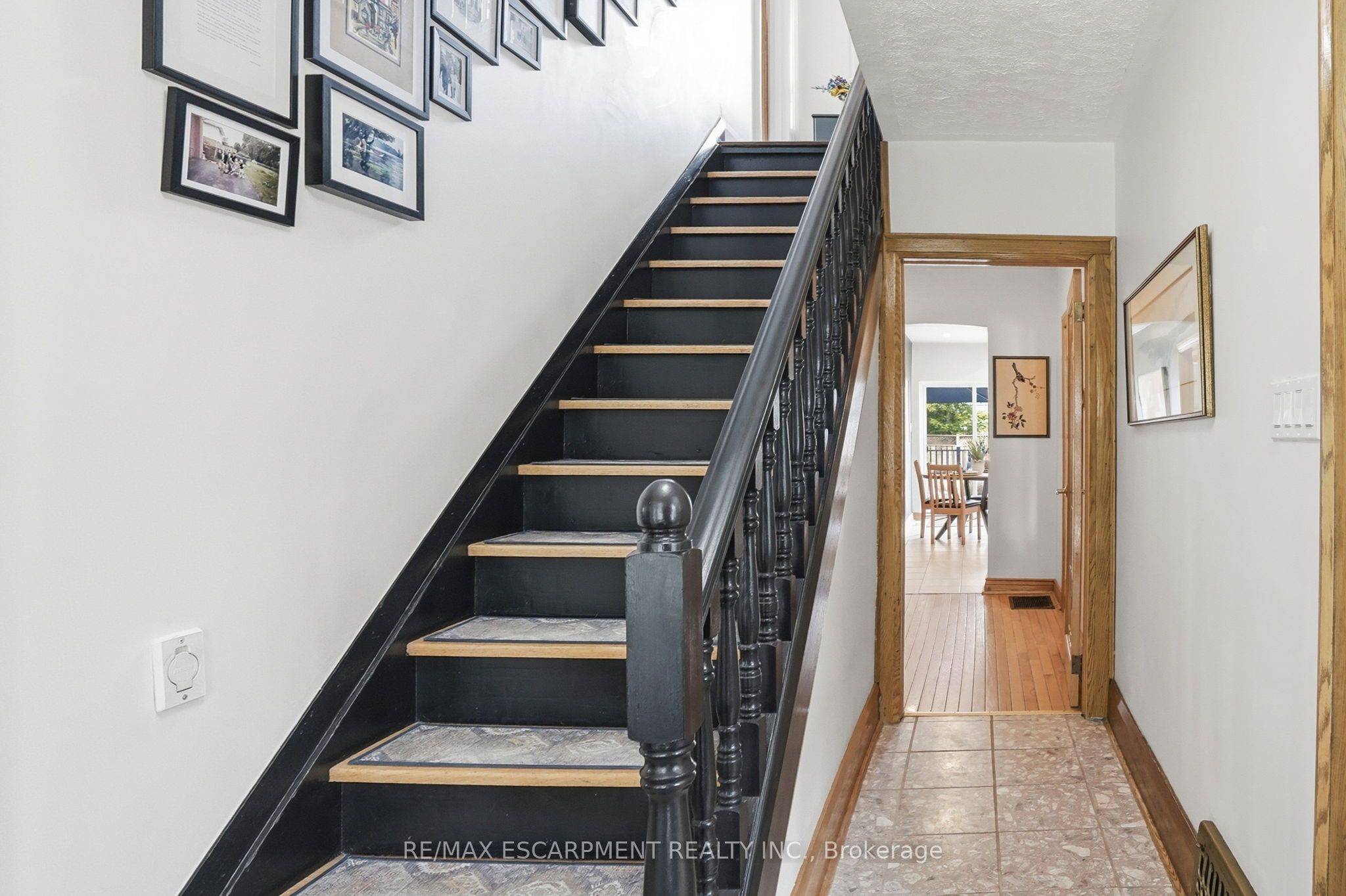 17 Tuxedo Avenue S Property Photo 25