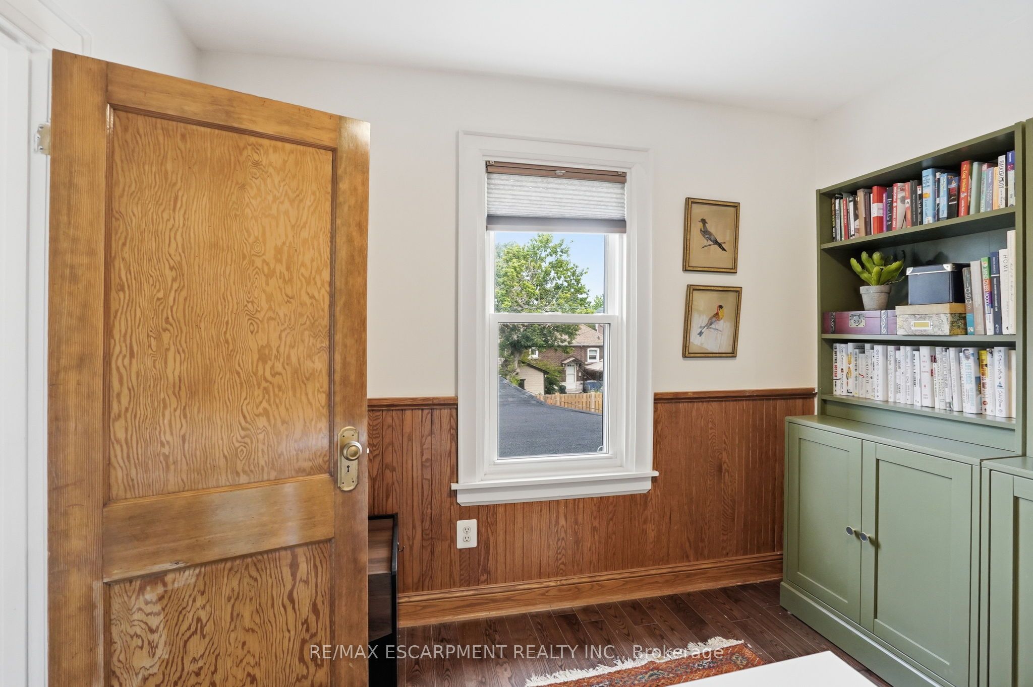 17 Tuxedo Avenue S Property Photo 29