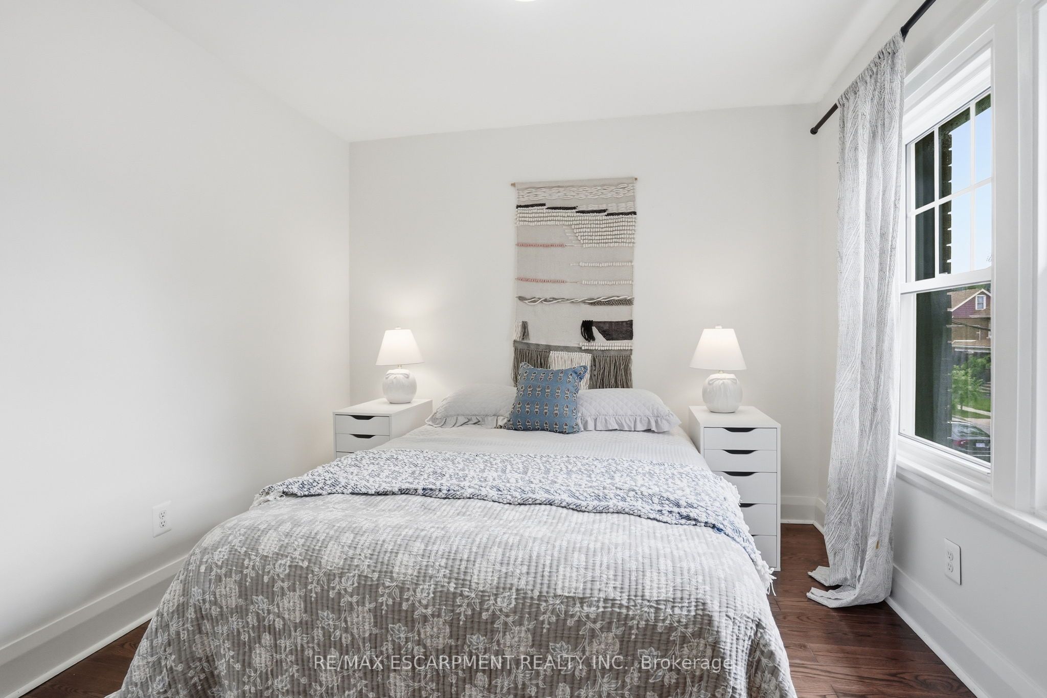 17 Tuxedo Avenue S Property Photo 31