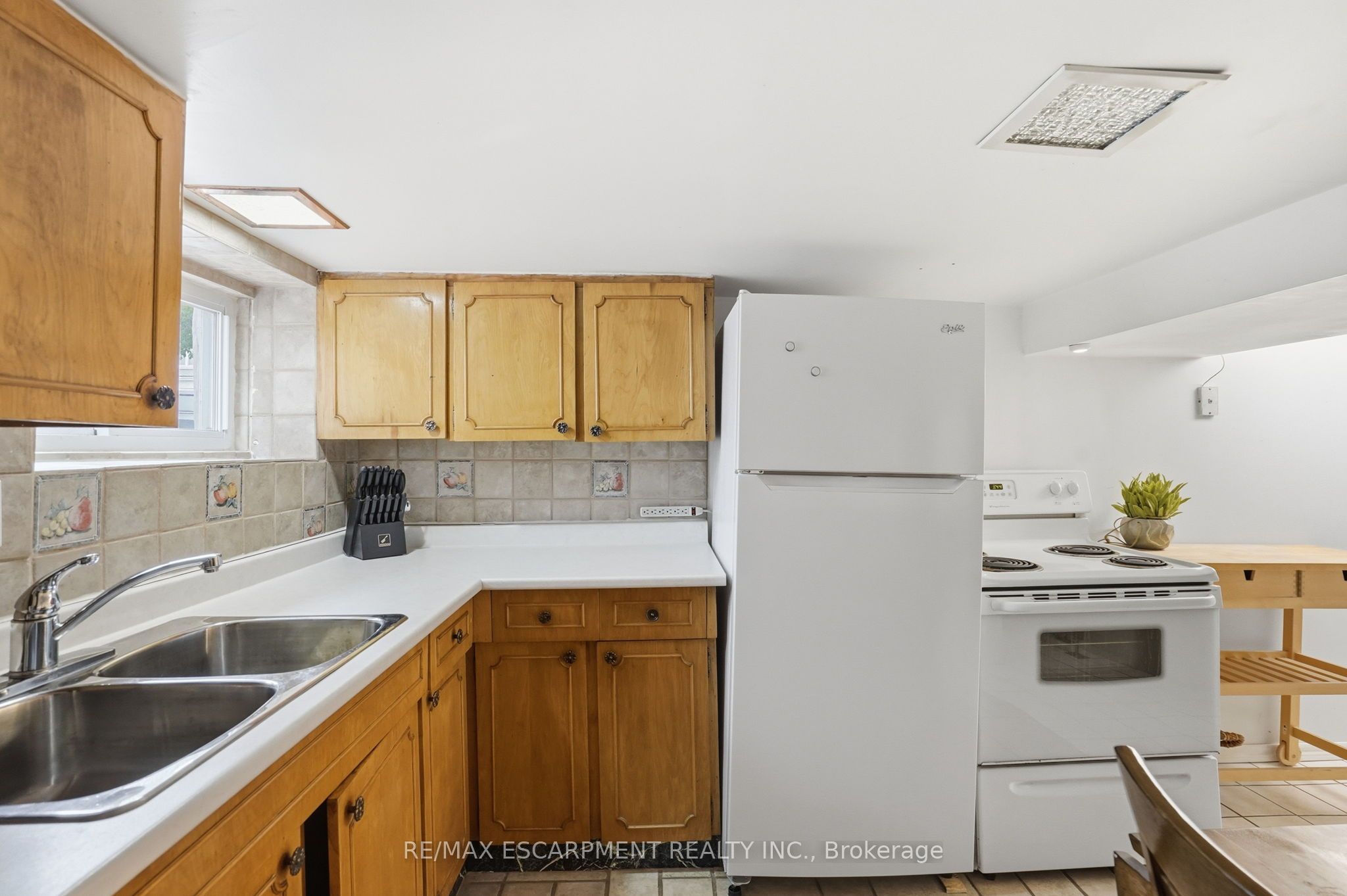 17 Tuxedo Avenue S Property Photo 41