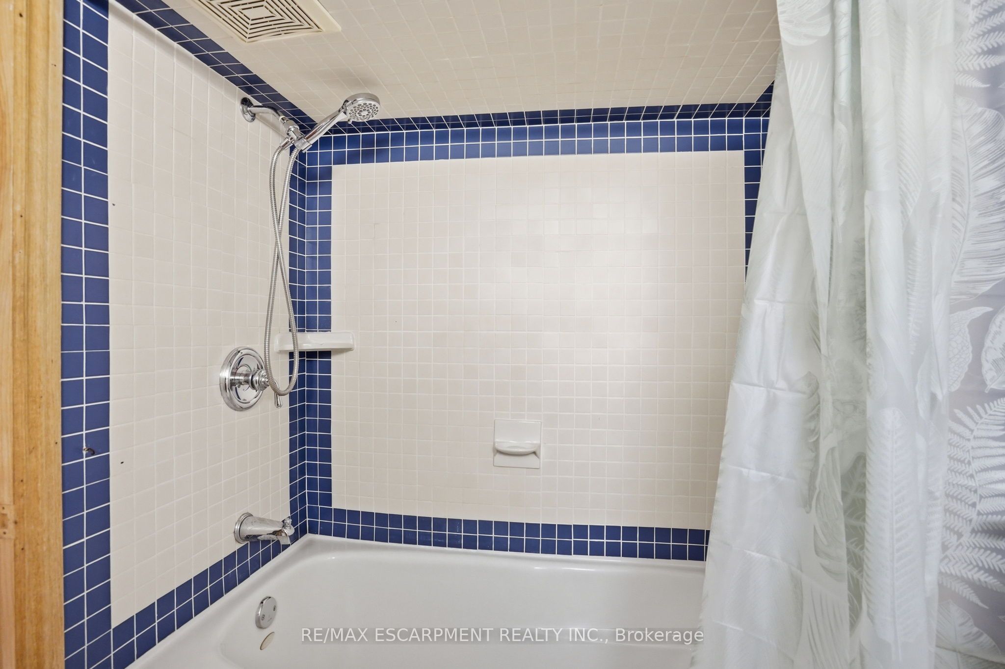 17 Tuxedo Avenue S Property Photo 43