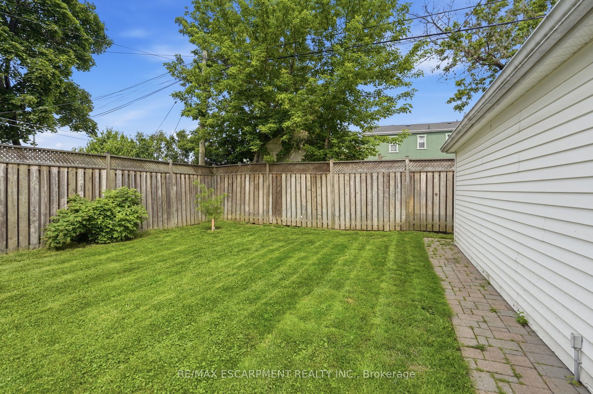 17 Tuxedo Avenue S Property Photo 49
