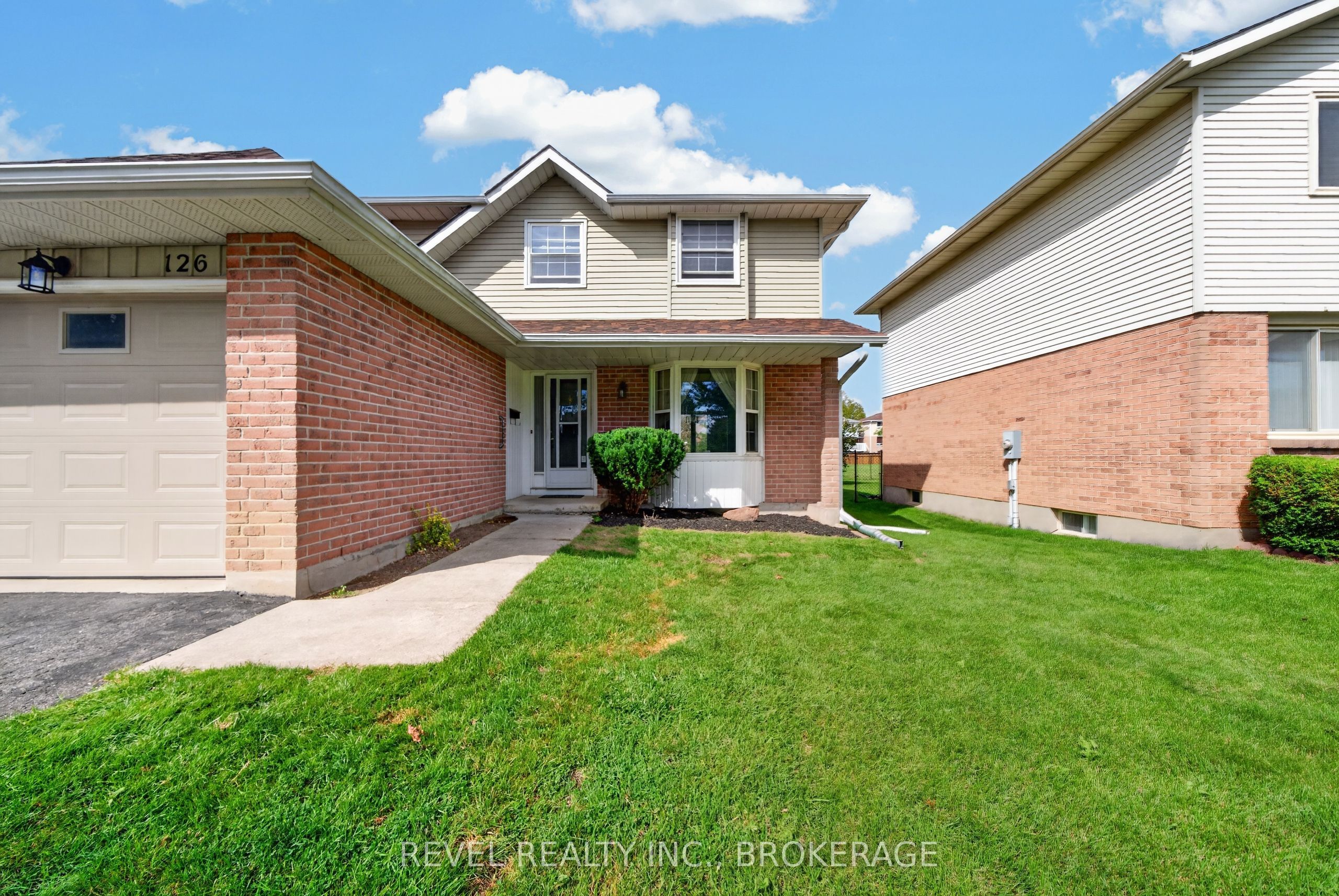 126 Grenadier Drive Property Photo 2