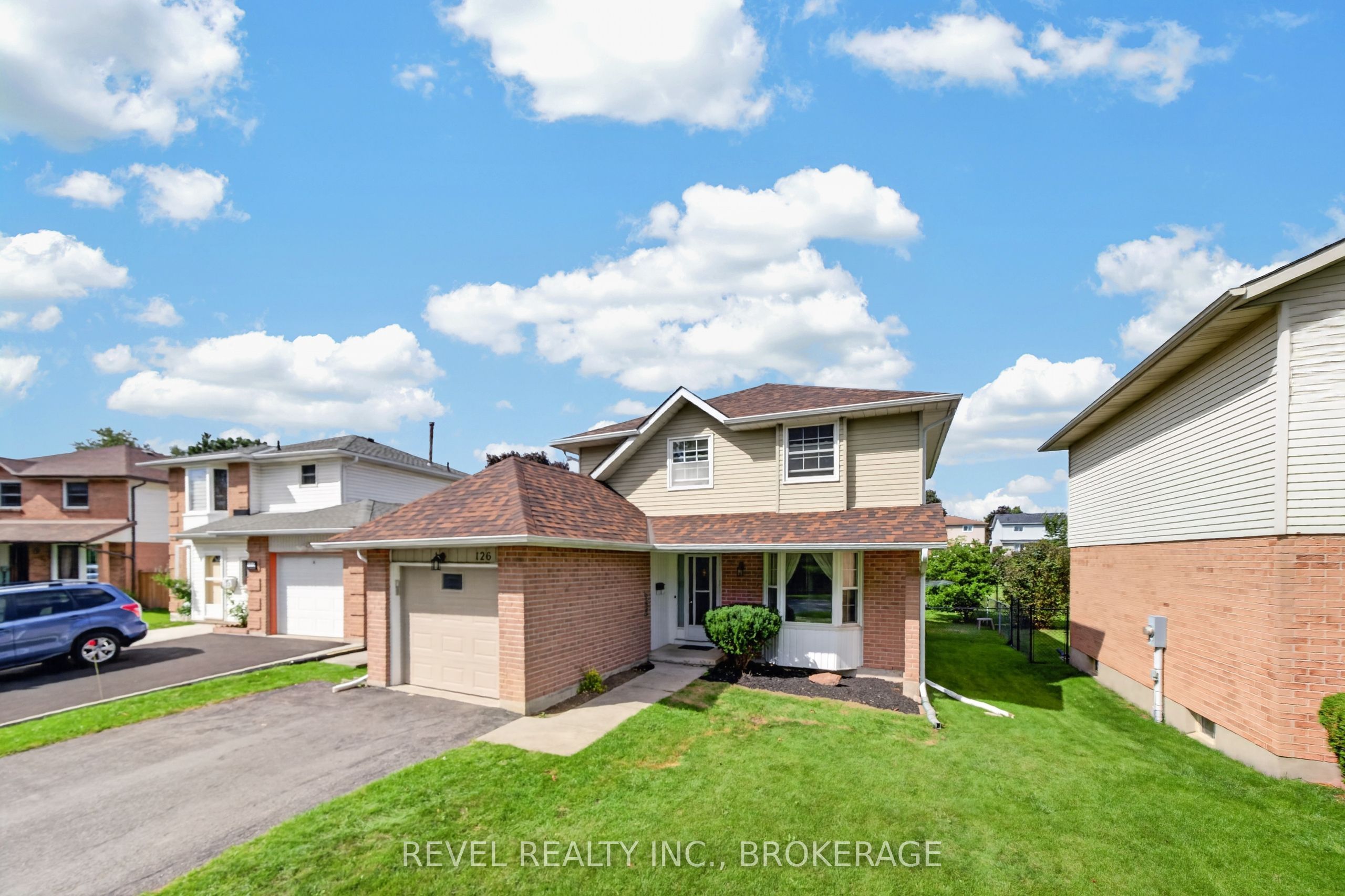 126 Grenadier Drive Property Photo 4