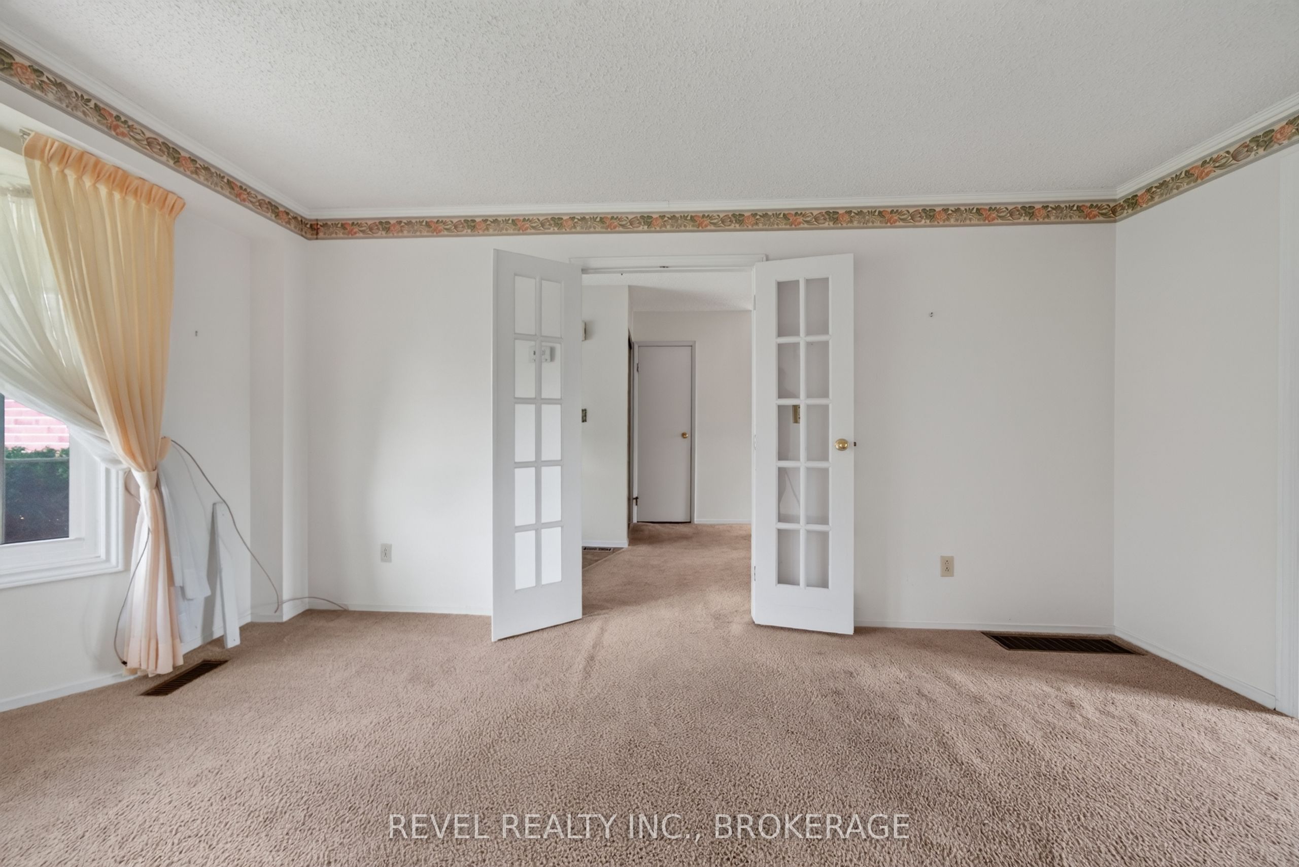 126 Grenadier Drive Property Photo 8