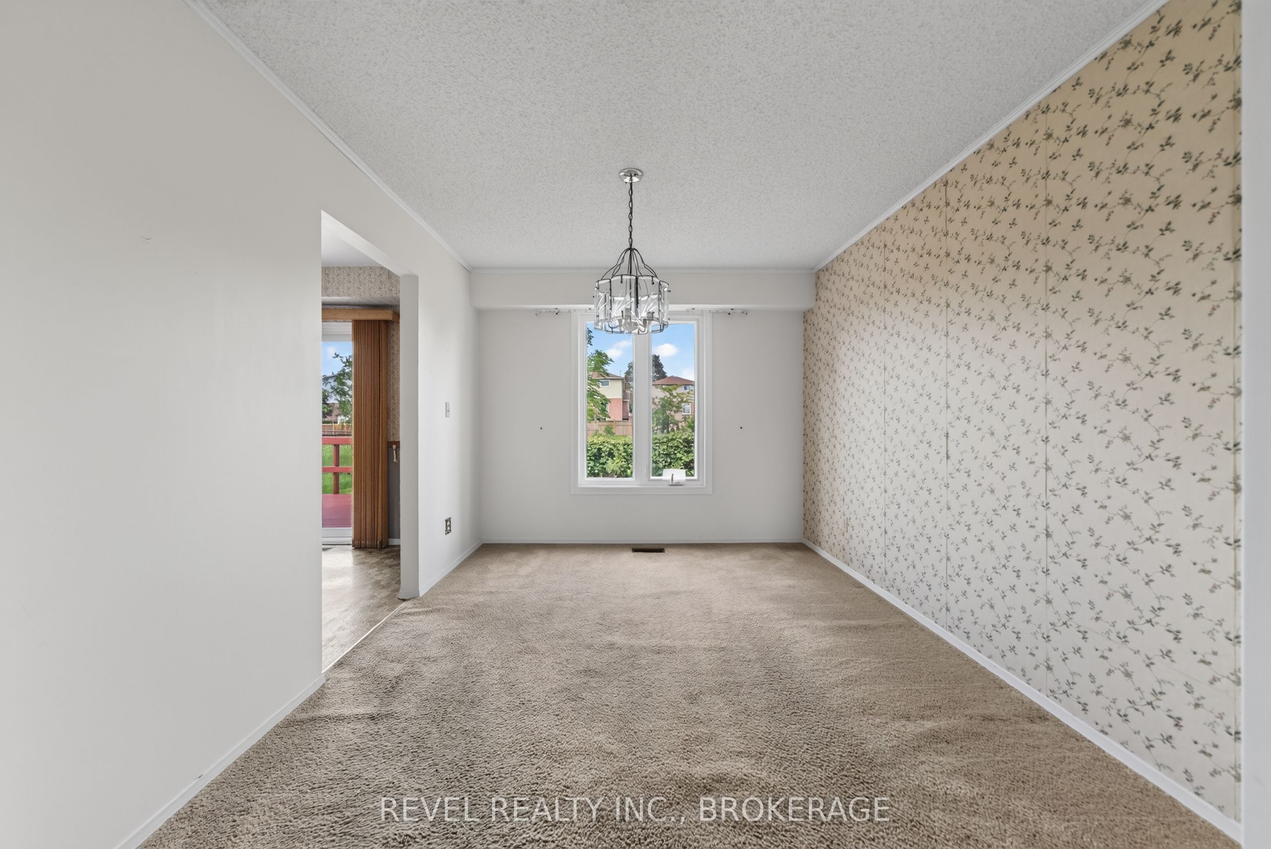 126 Grenadier Drive Property Photo 10