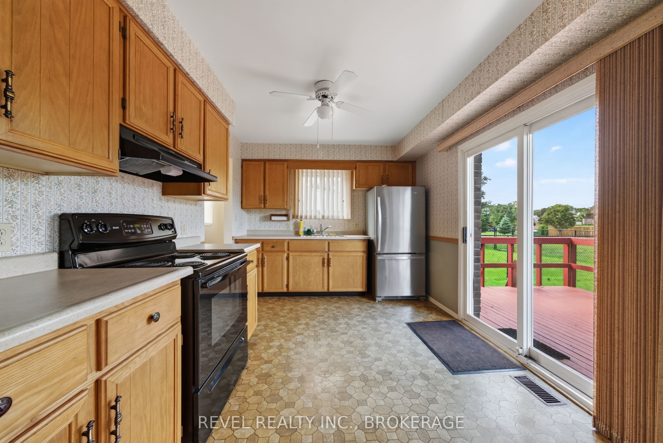 126 Grenadier Drive Property Photo 12