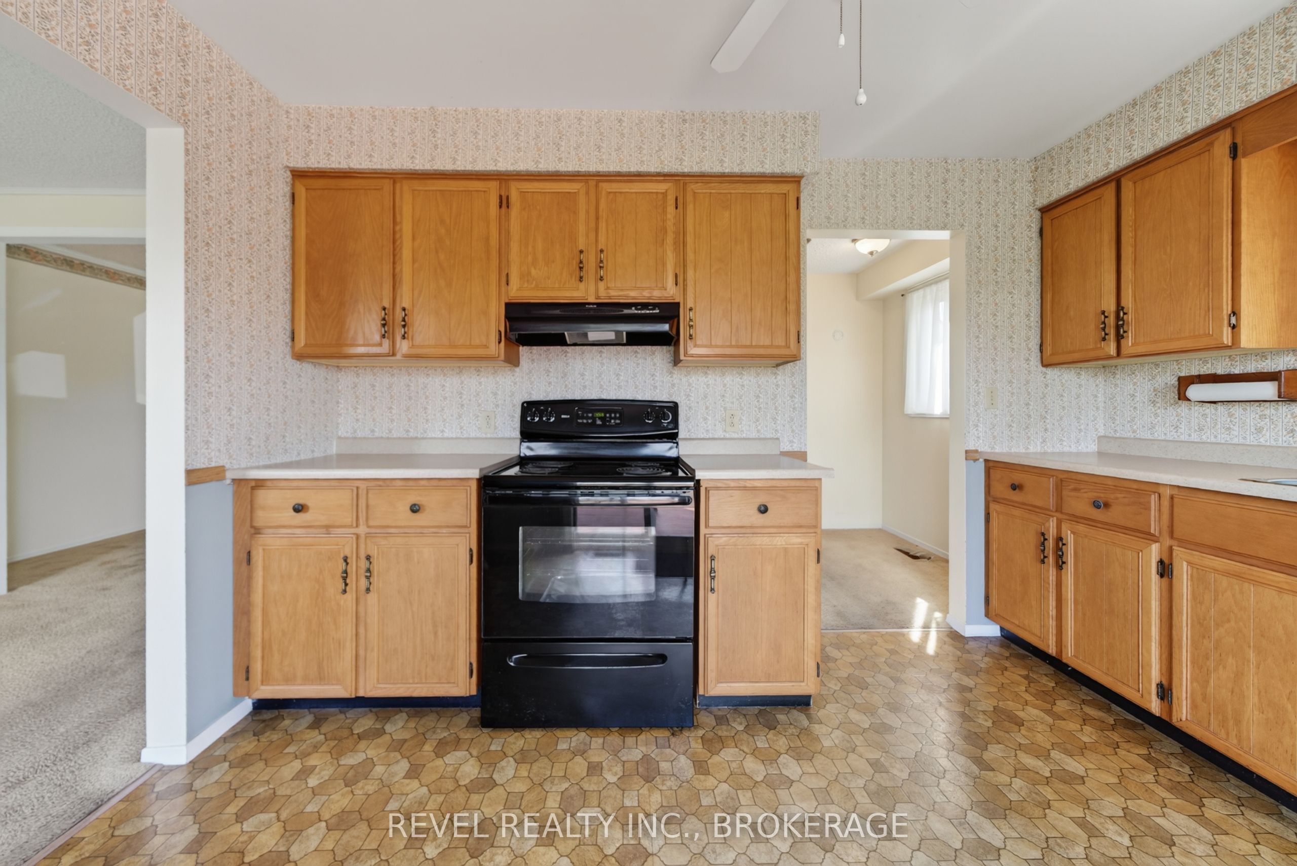 126 Grenadier Drive Property Photo 14