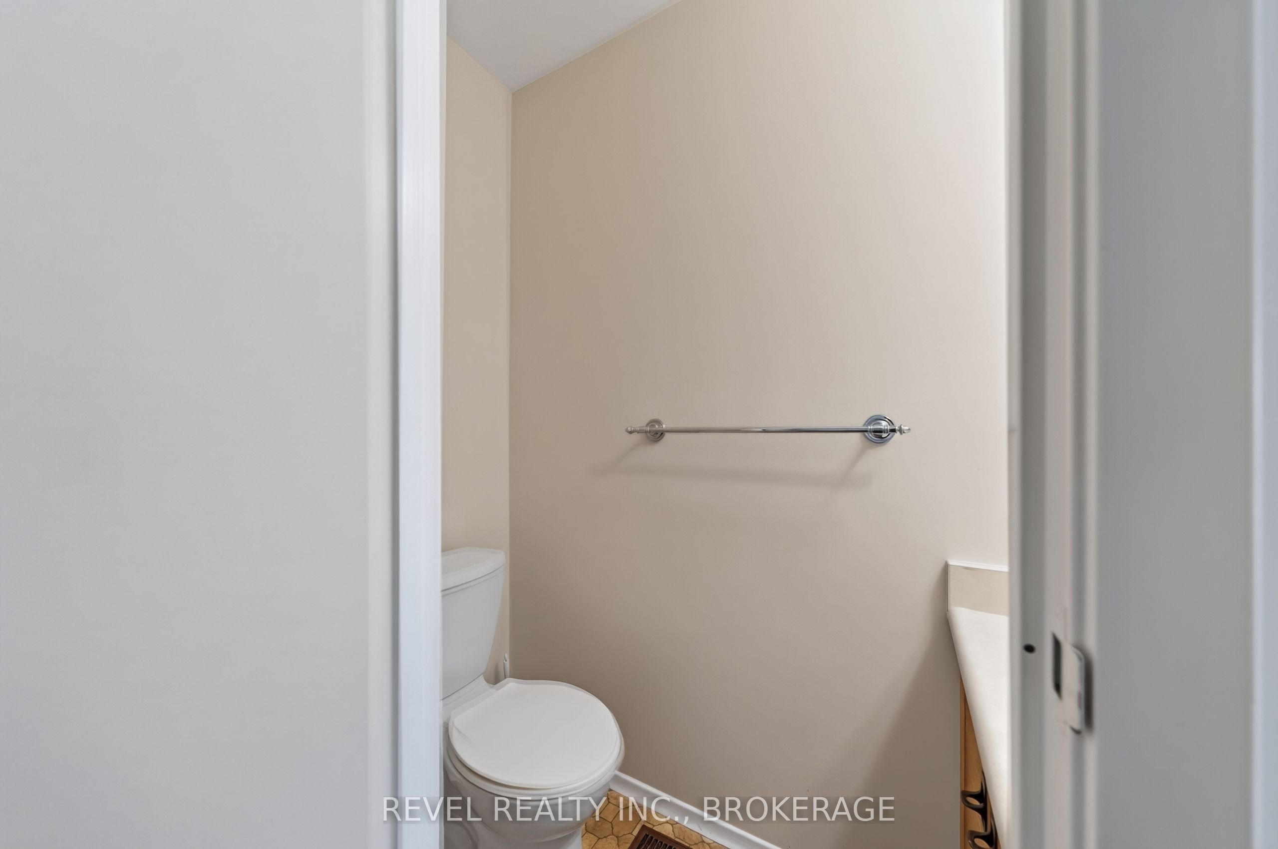126 Grenadier Drive Property Photo 17