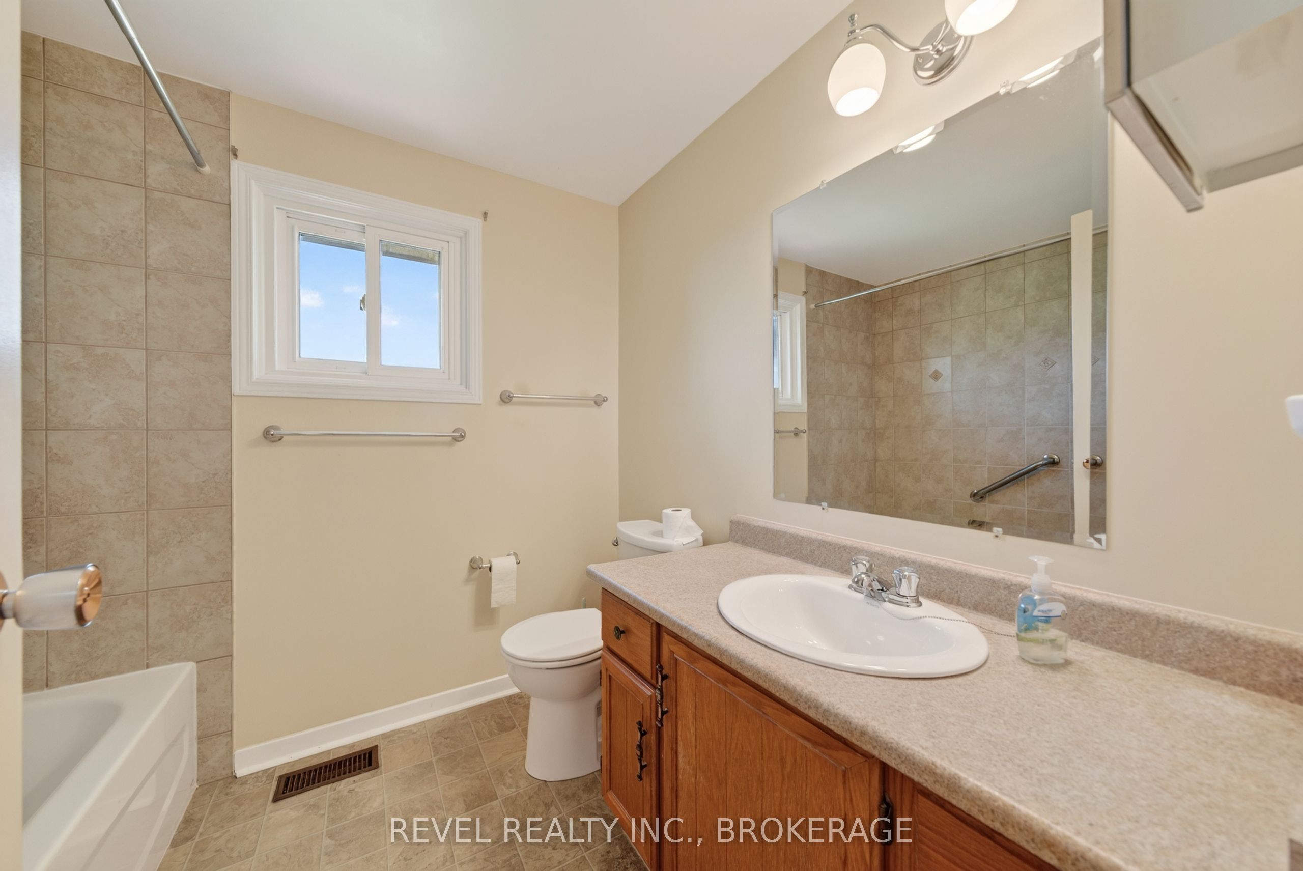 126 Grenadier Drive Property Photo 19