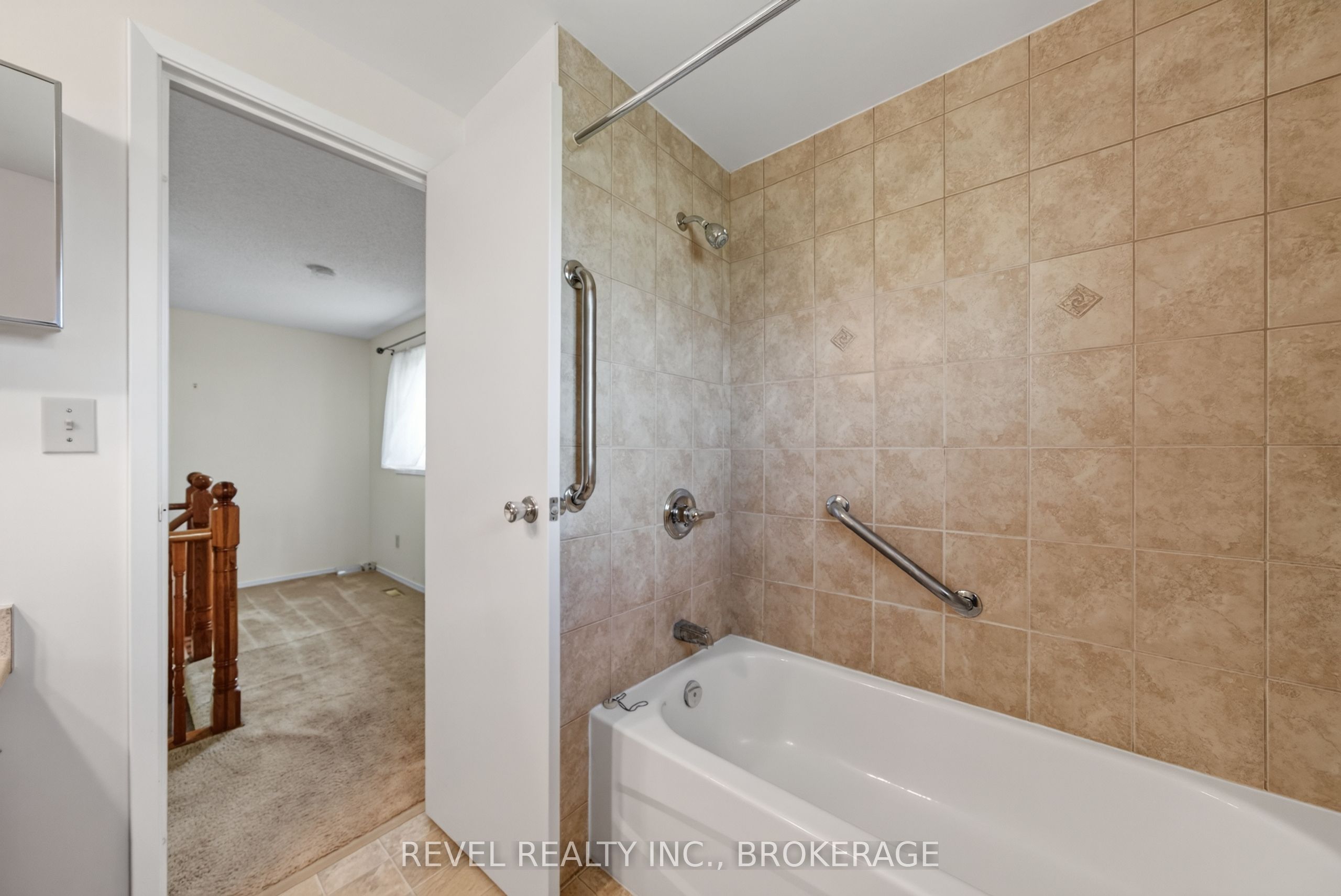 126 Grenadier Drive Property Photo 20