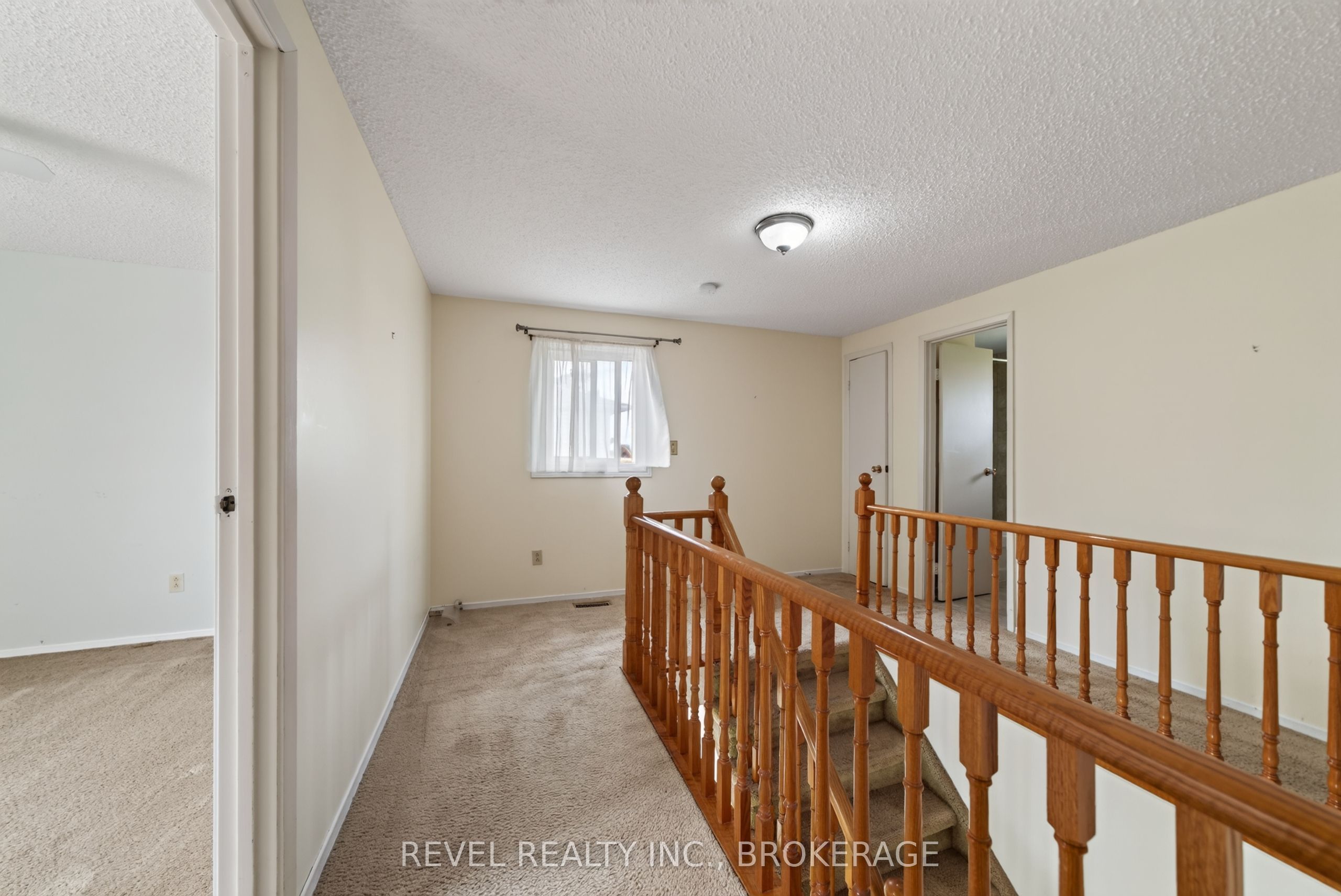 126 Grenadier Drive Property Photo 23