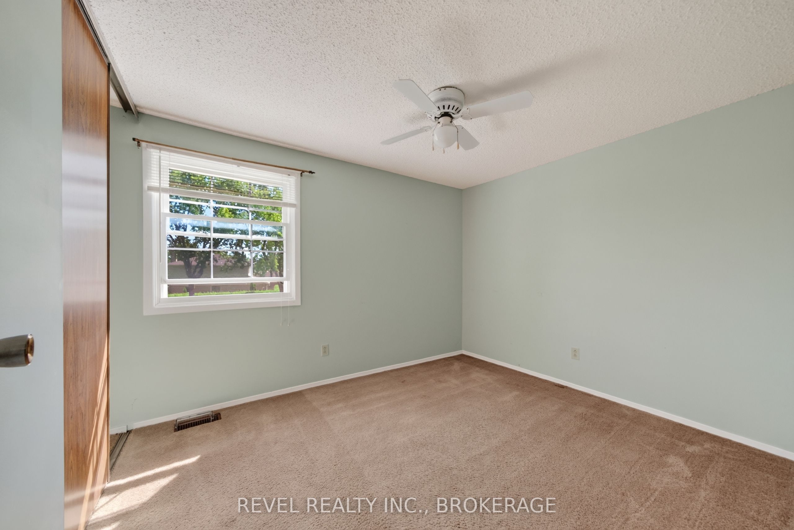 126 Grenadier Drive Property Photo 24