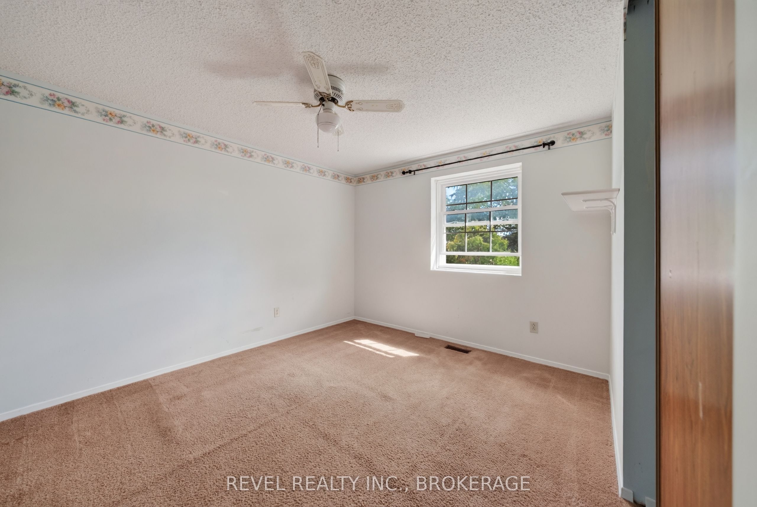 126 Grenadier Drive Property Photo 26