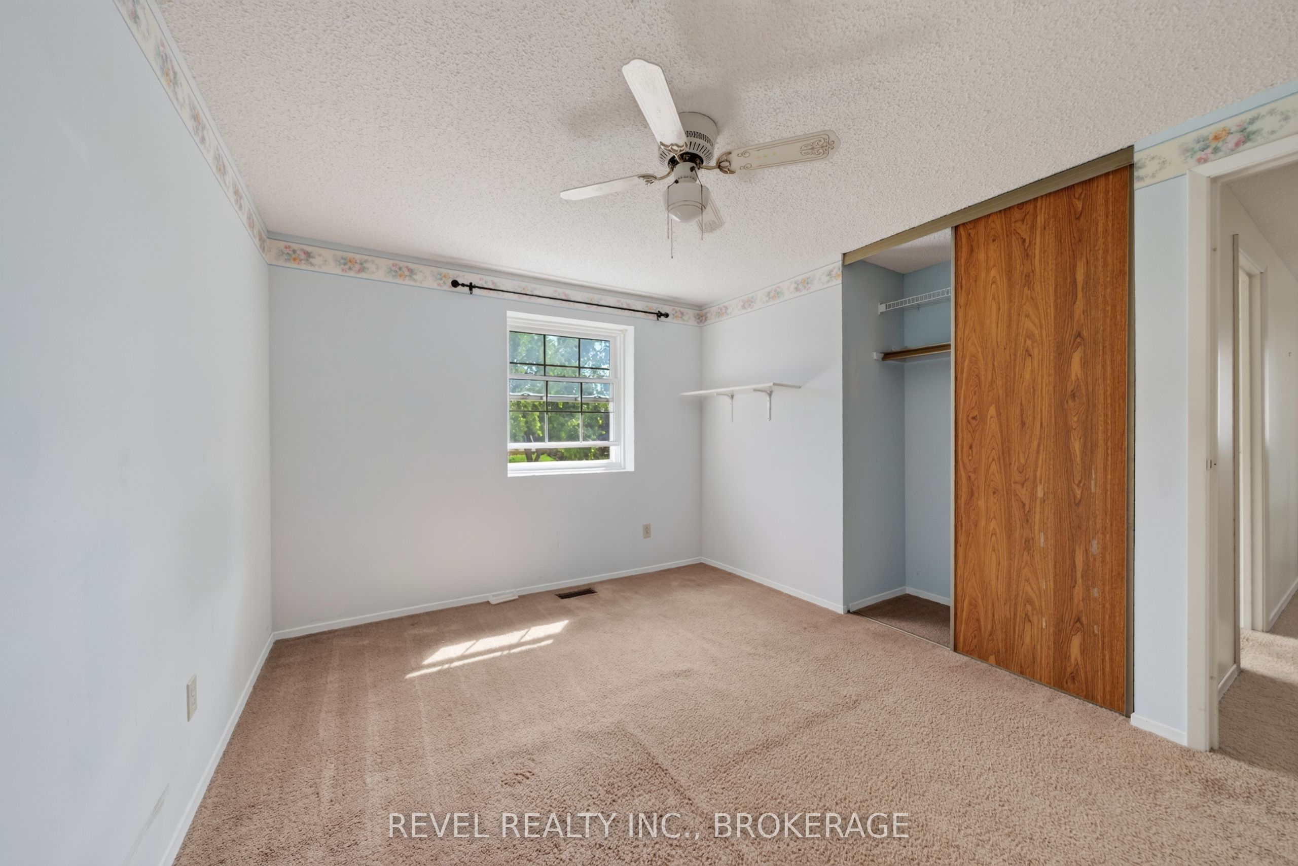 126 Grenadier Drive Property Photo 27