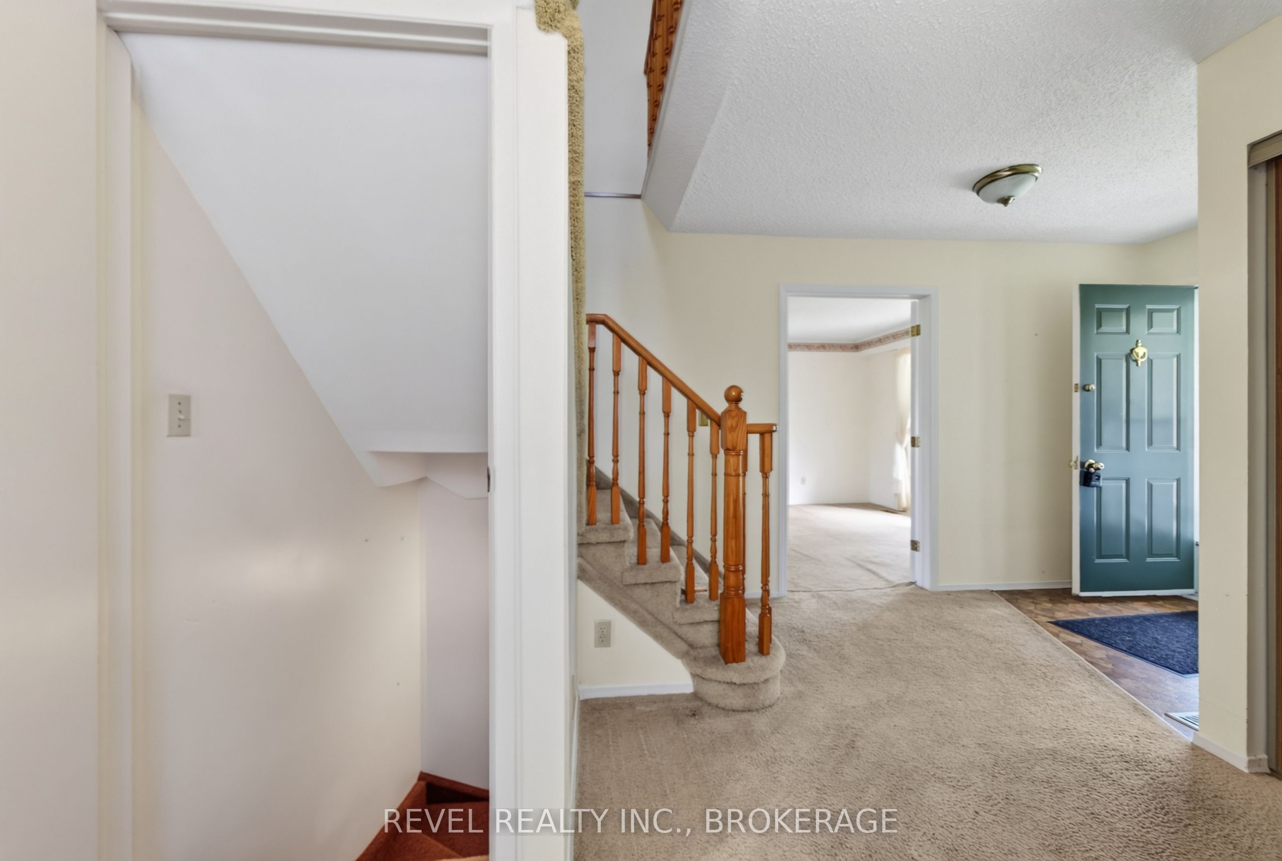 126 Grenadier Drive Property Photo 29