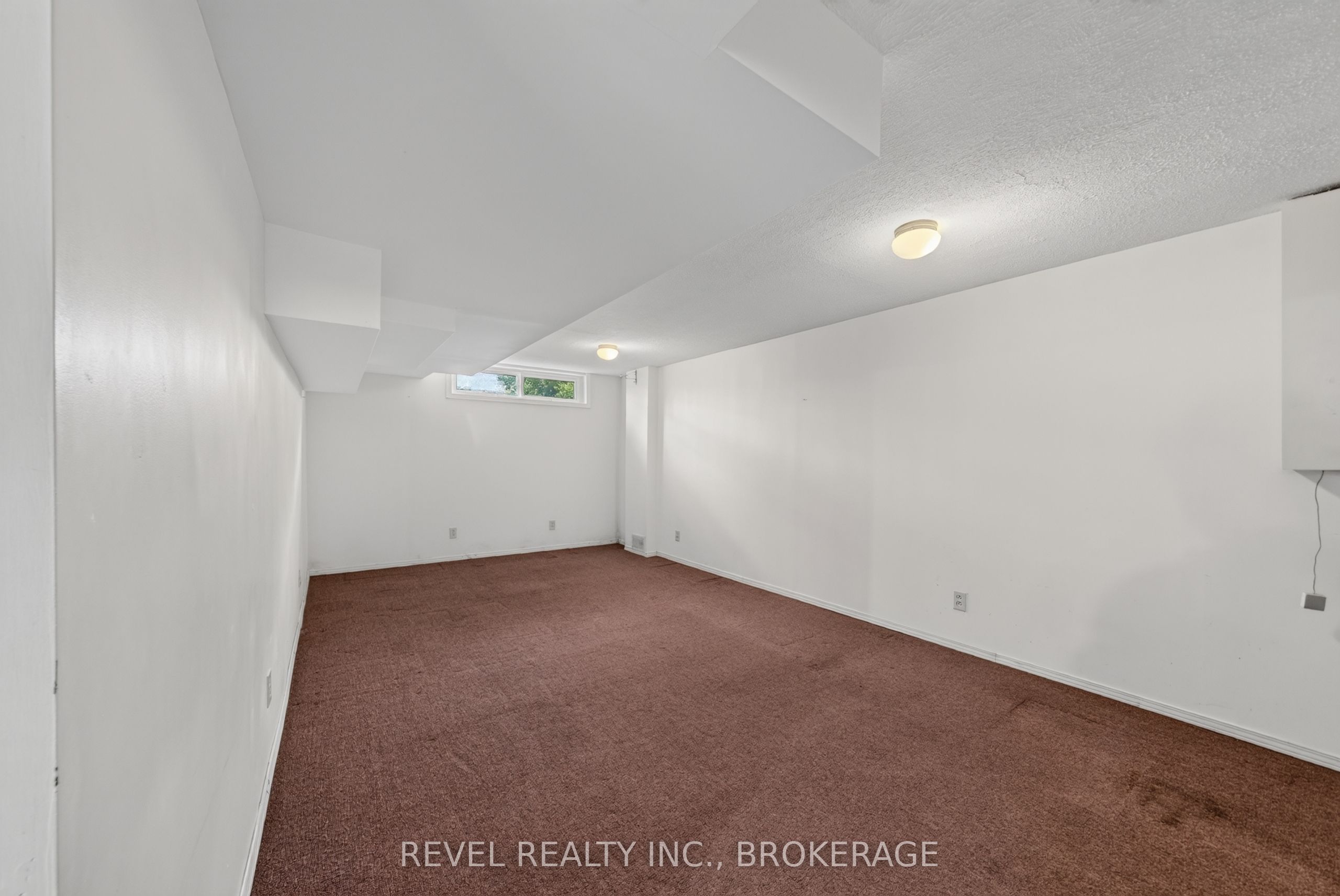 126 Grenadier Drive Property Photo 30