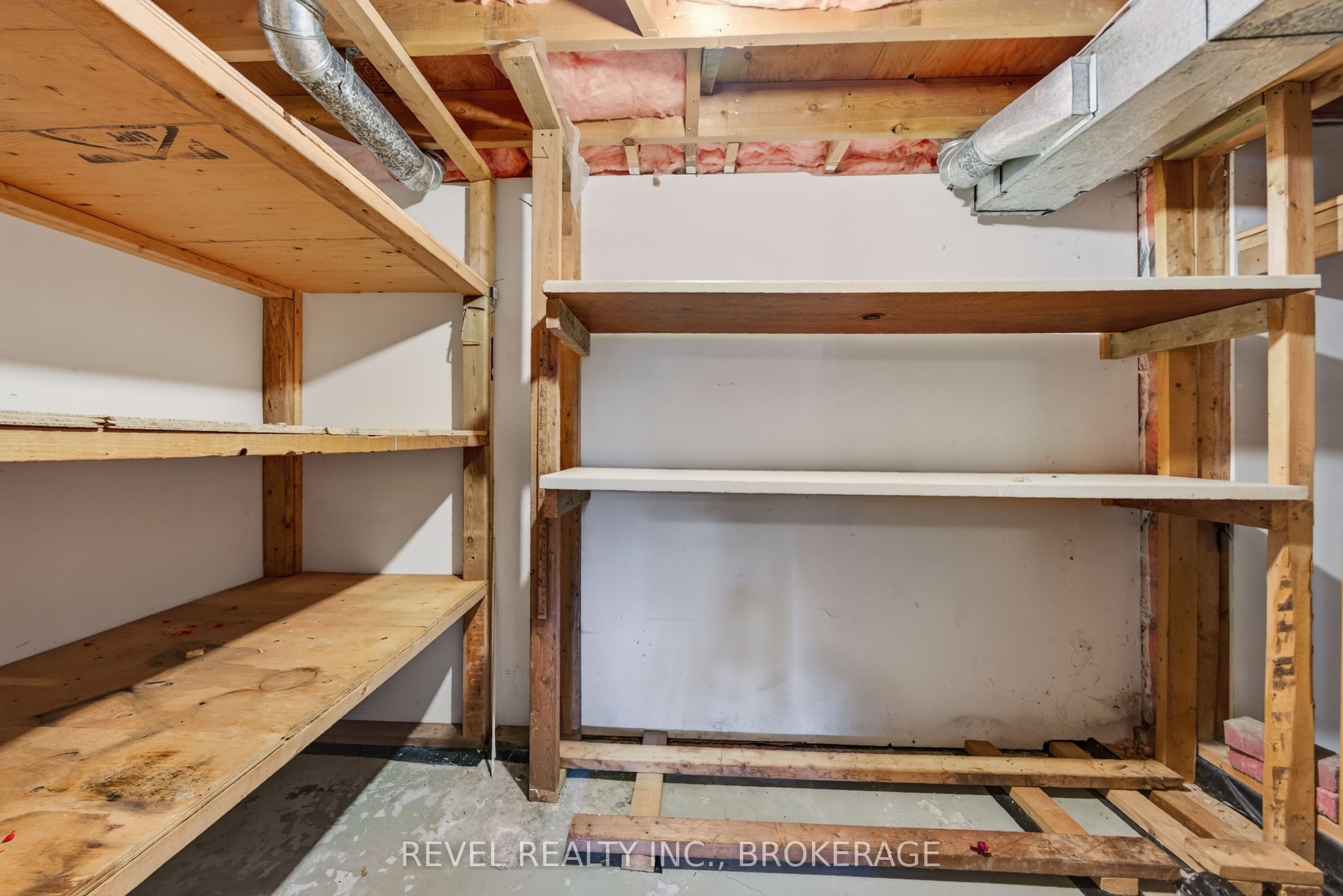 126 Grenadier Drive Property Photo 32