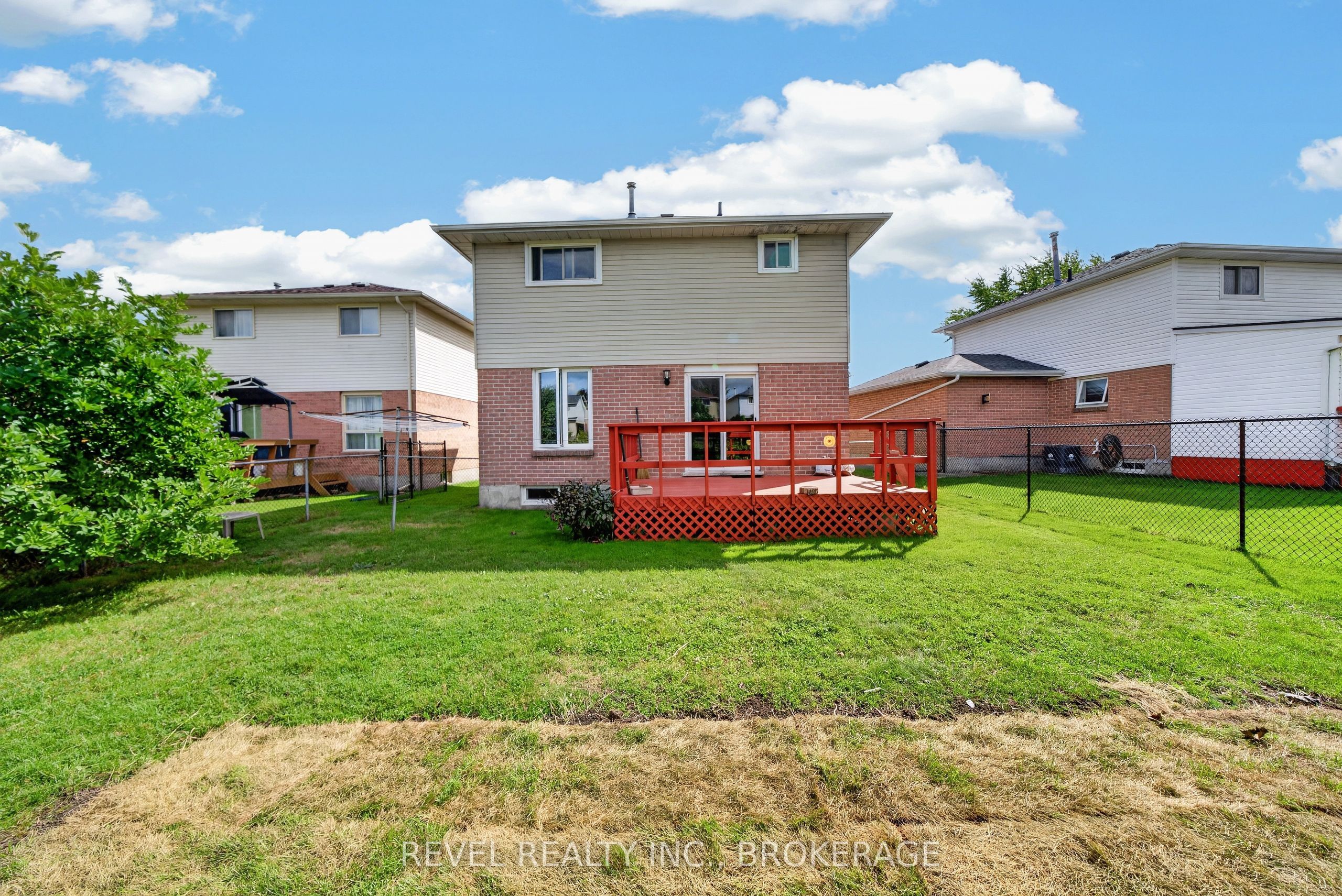 126 Grenadier Drive Property Photo 34