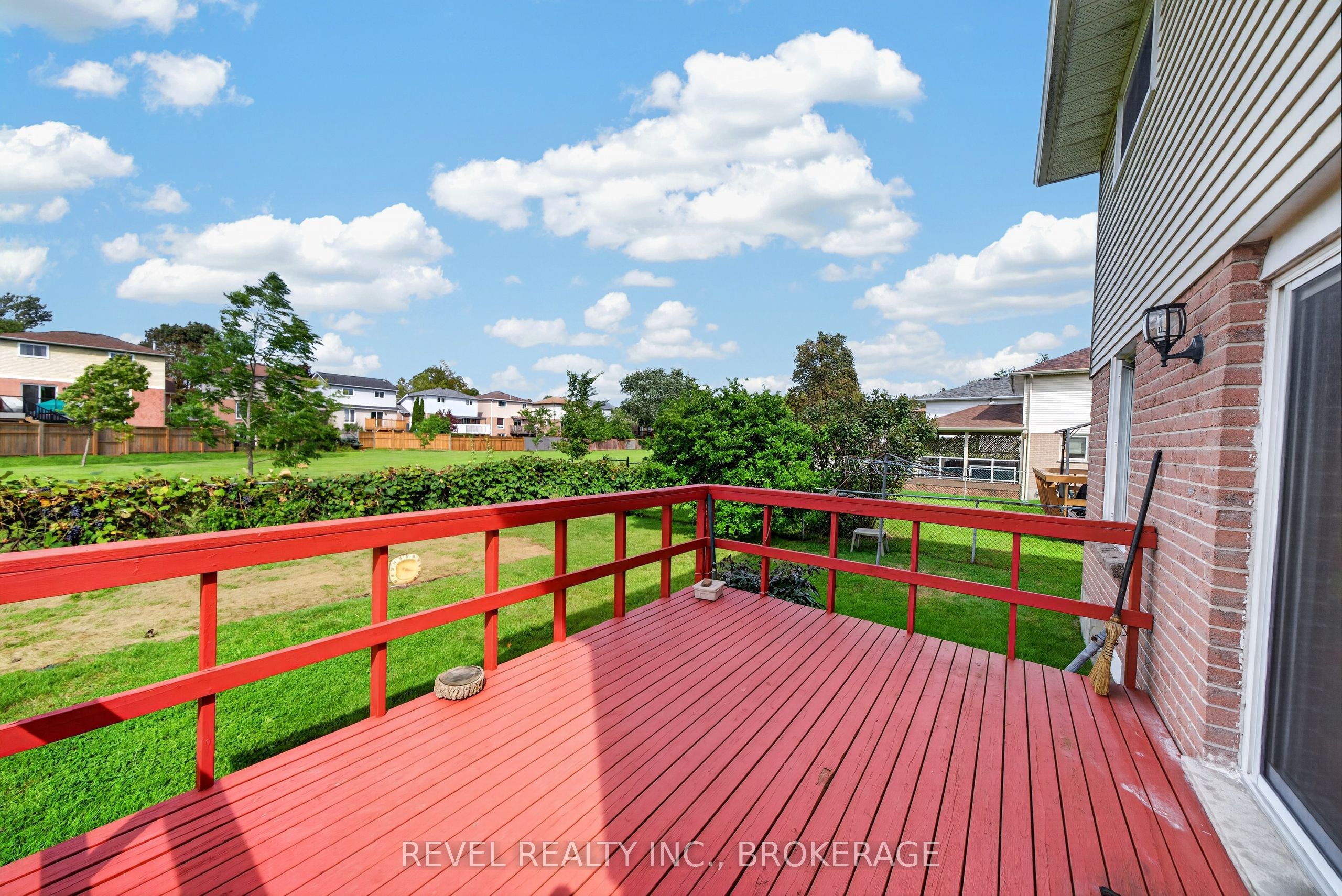 126 Grenadier Drive Property Photo 35
