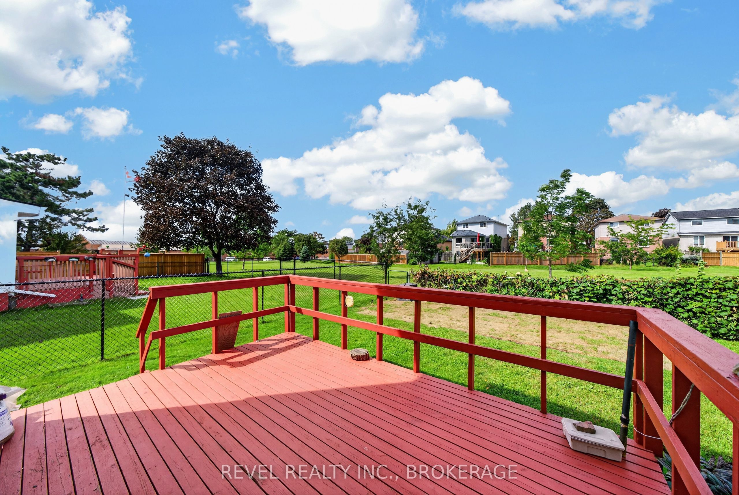 126 Grenadier Drive Property Photo 36
