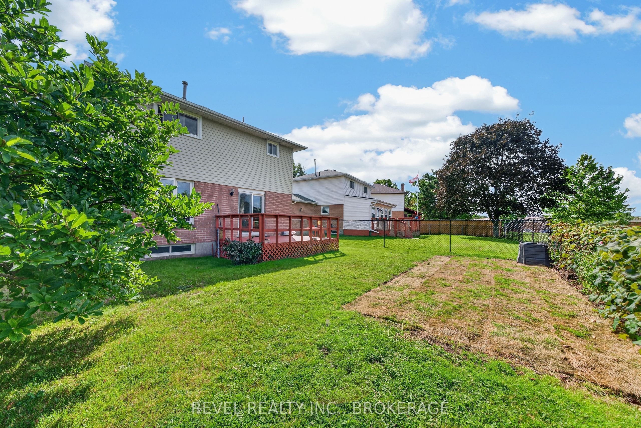 126 Grenadier Drive Property Photo 38