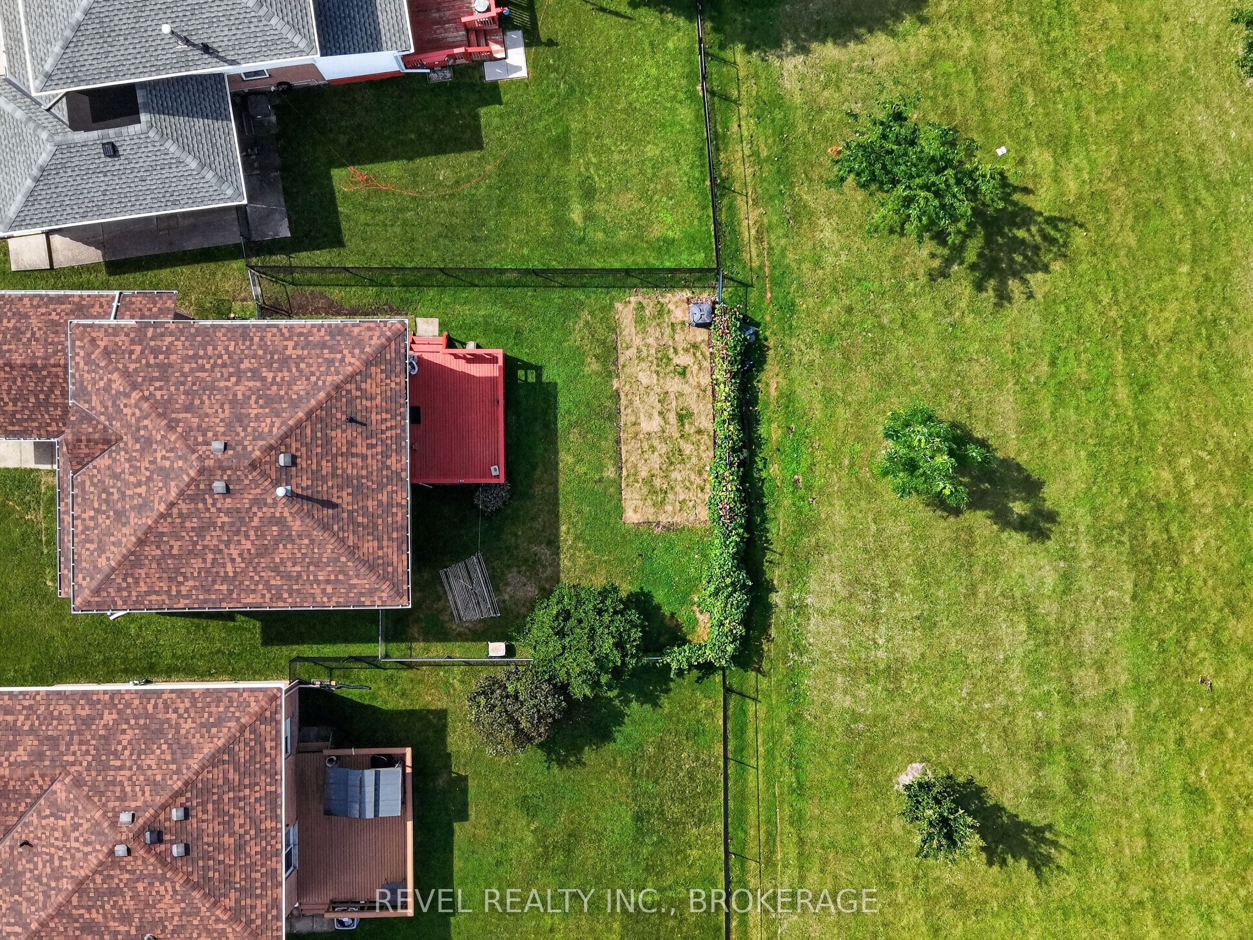 126 Grenadier Drive Property Photo 39