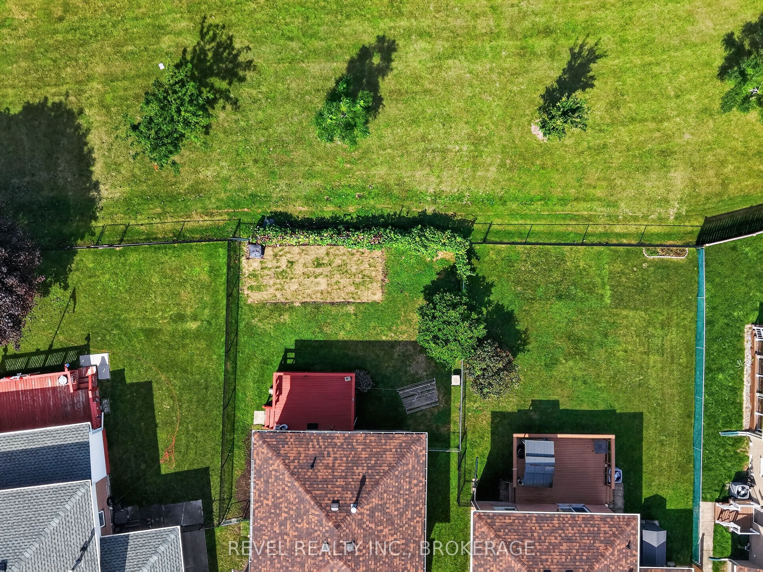 126 Grenadier Drive Property Photo 40
