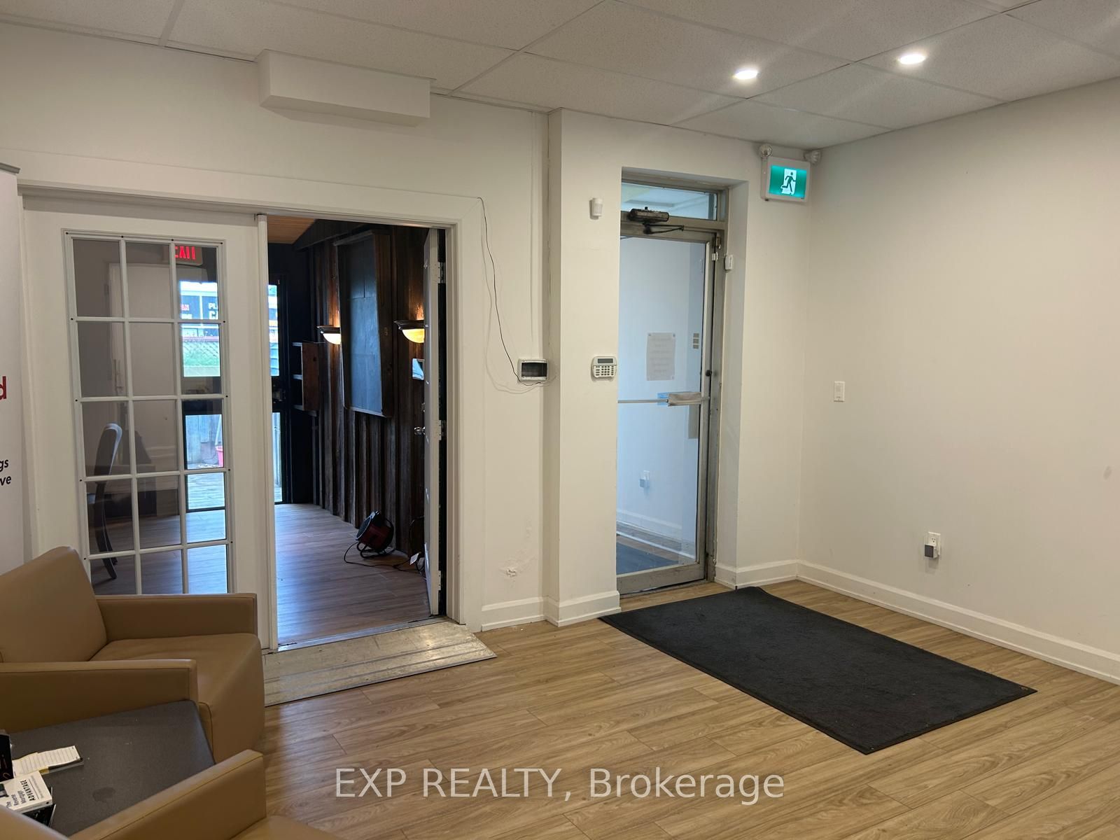 1665 Bank Street Office 3 Property Photo 4