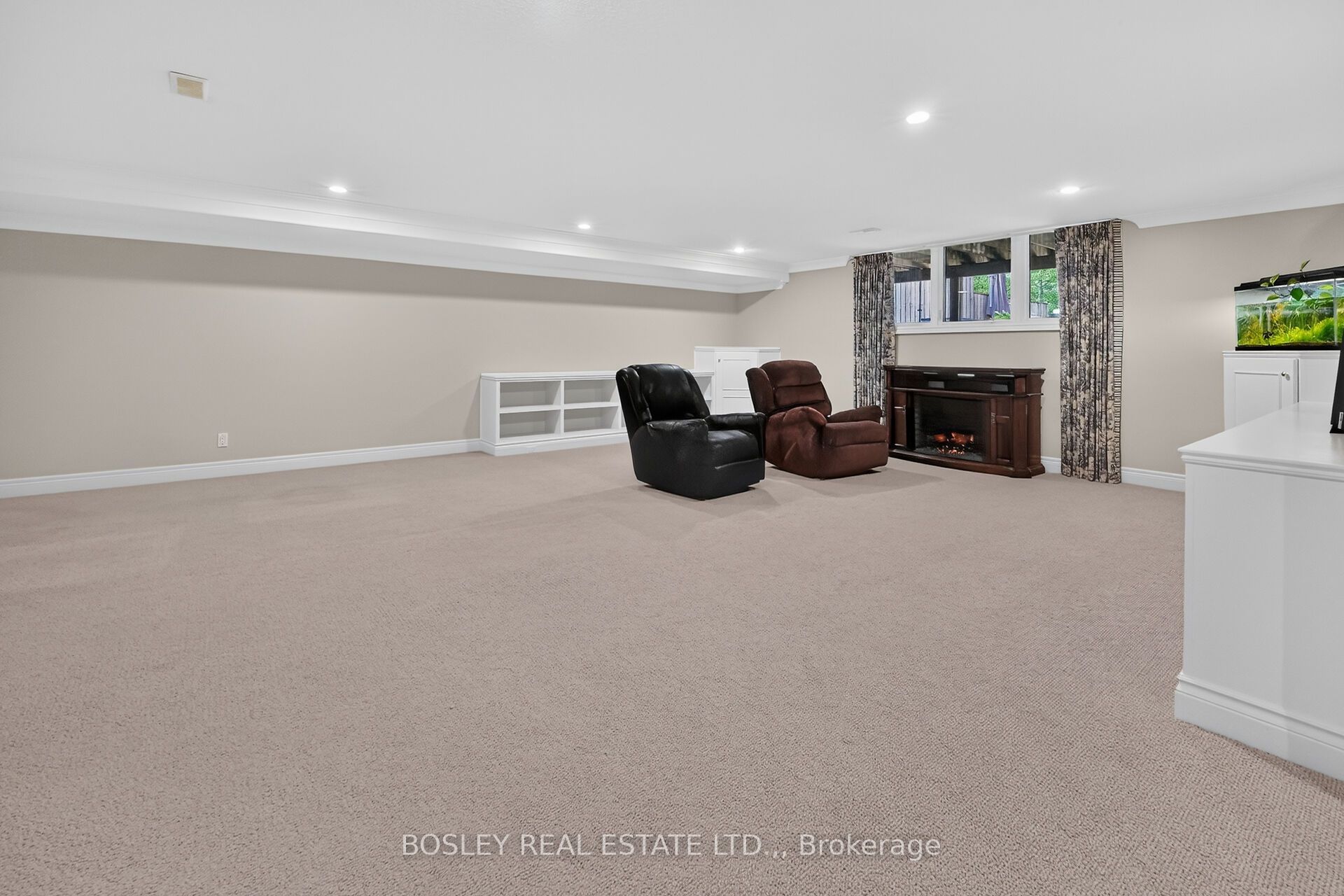 33 Bay Berry Lane Property Photo 24